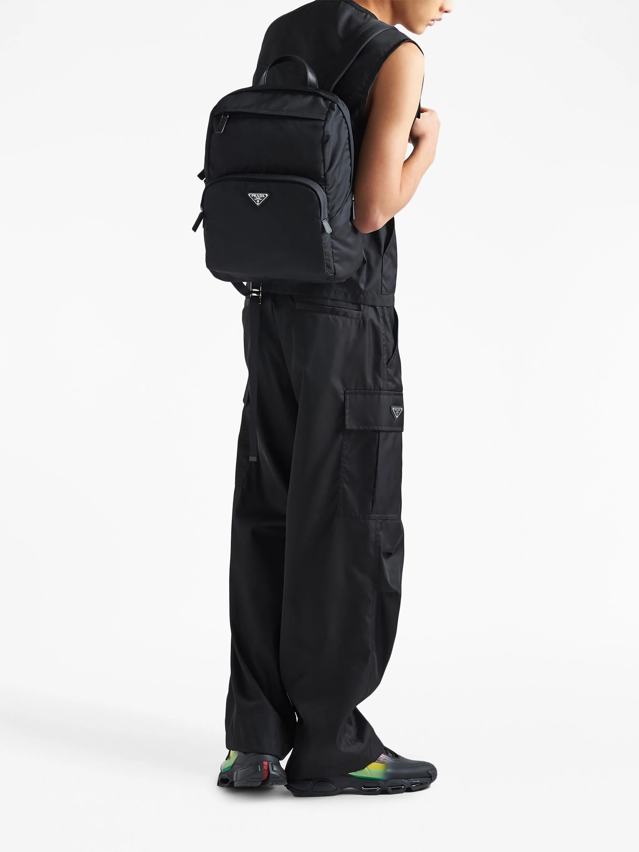 Triangle-logo Zipped Backpack - 3