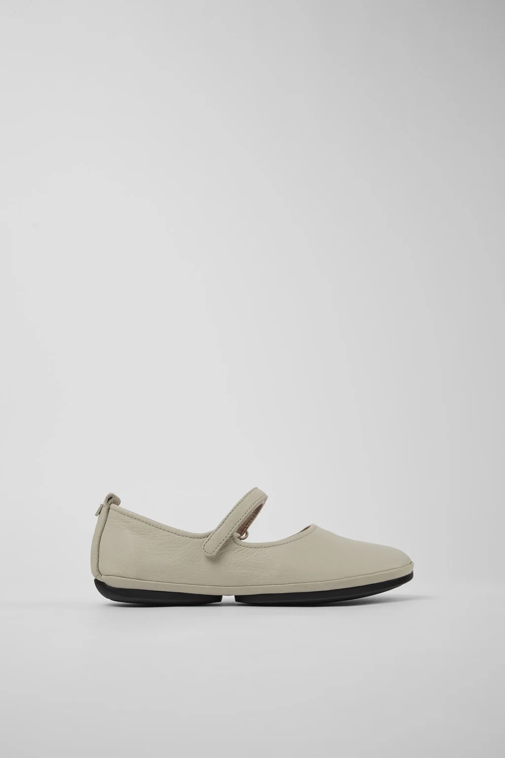Right Nina Gray Leather Shoes for Women. - 1