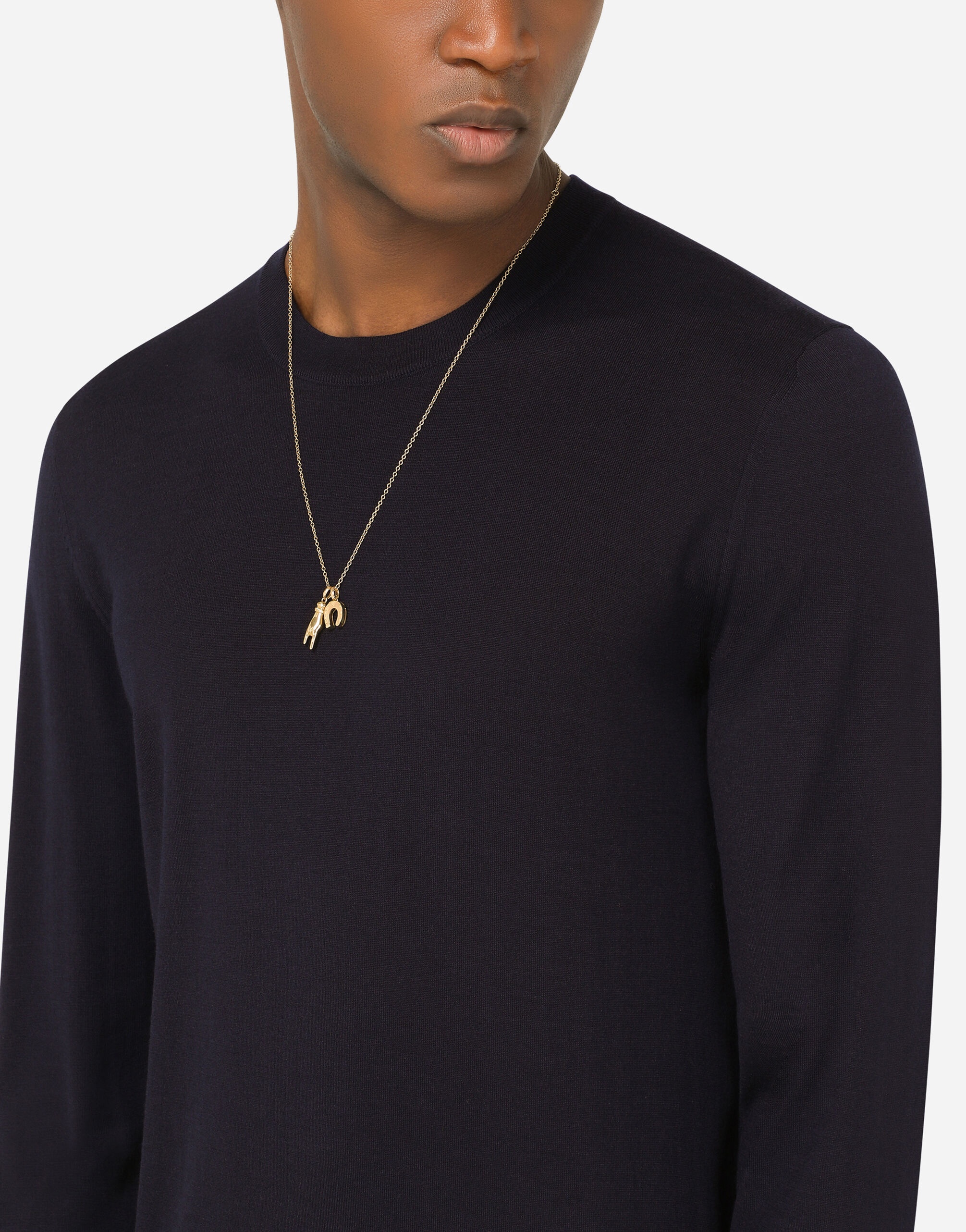 Good luck hand with horn and horseshoe pendants on yellow gold chain - 2
