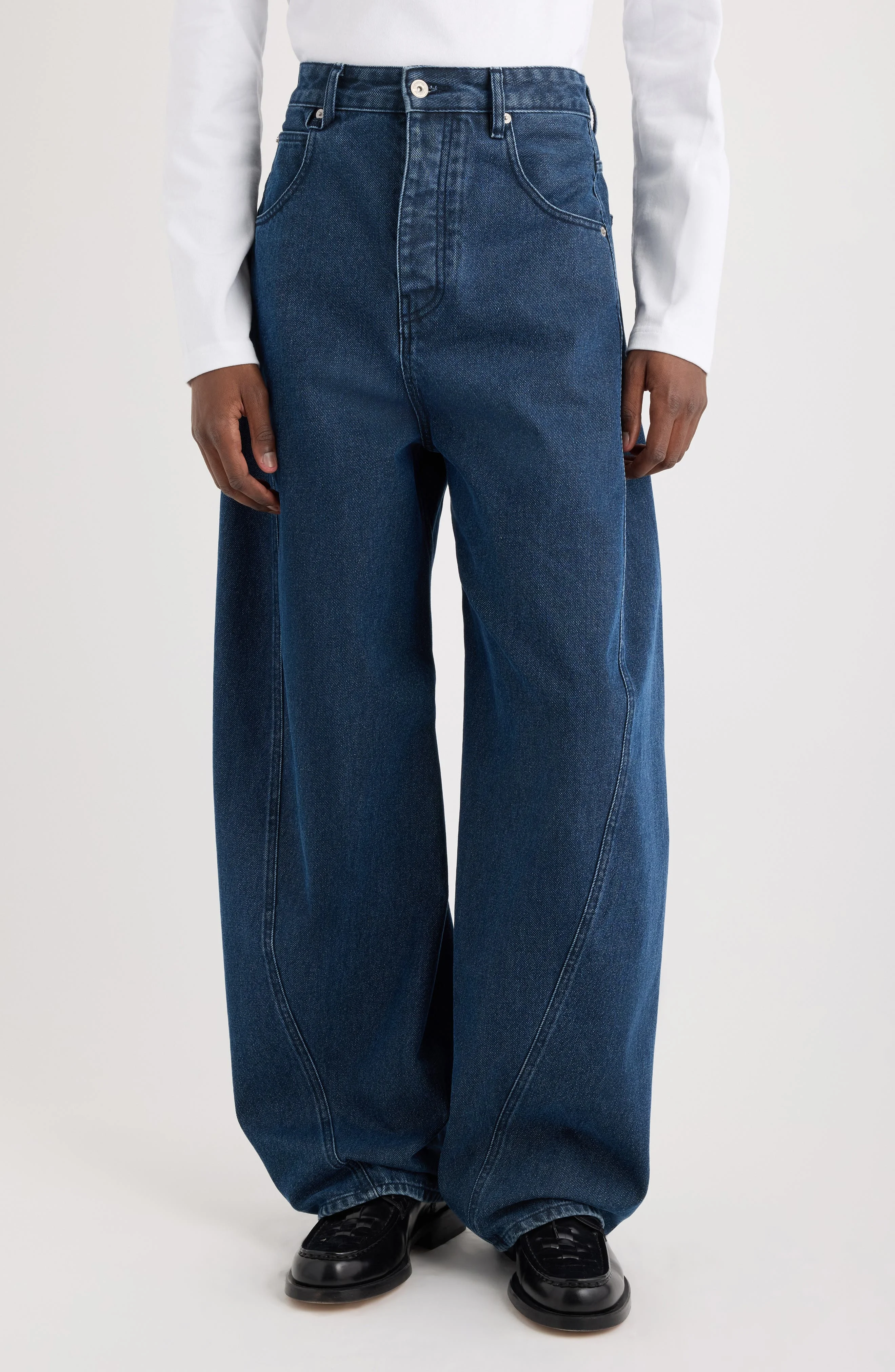 Jacquemus Le de-Nîmes Espiral Twisted Seam Barrel Leg Jeans in Navy at Nordstrom - 1