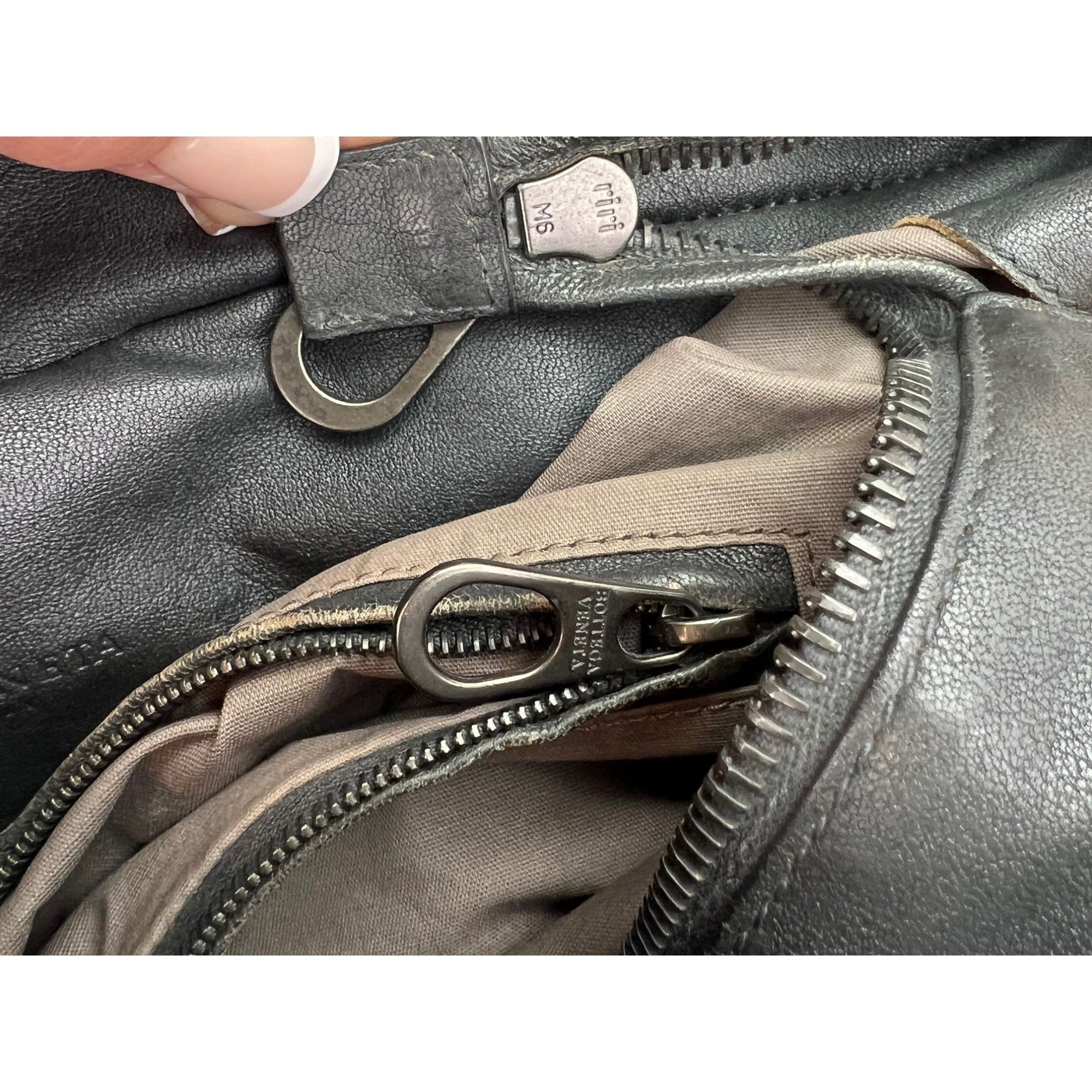 Bottega Veneta Intreciato Black leather zippered Messenger Tote Bag - 8