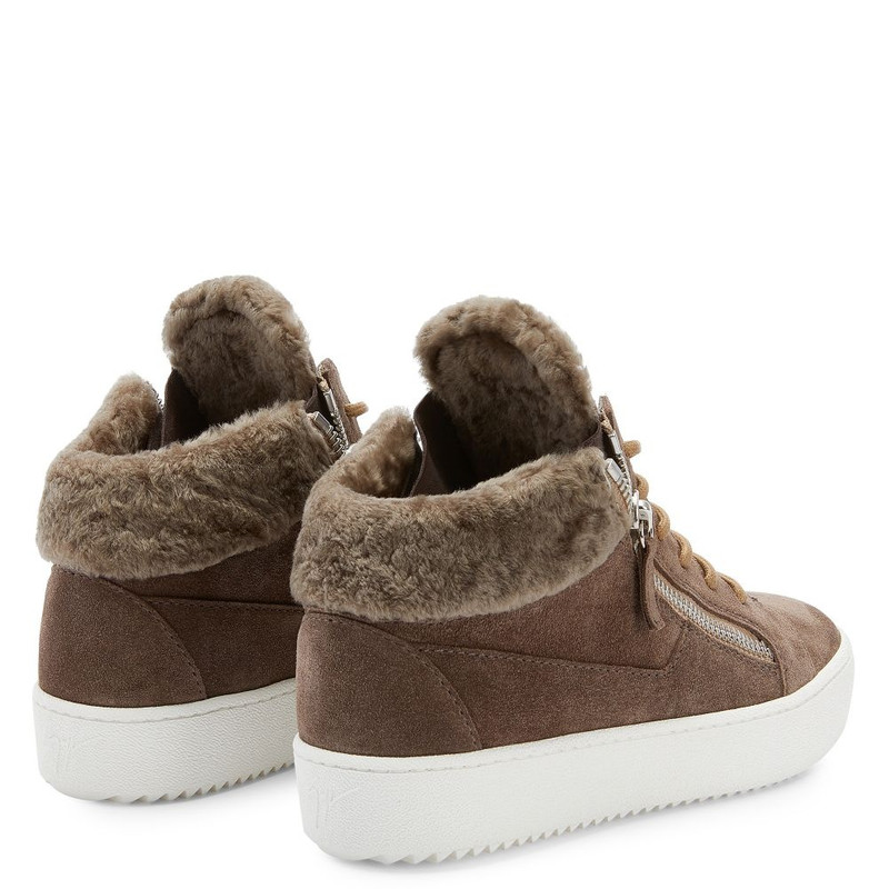Kriss Winter 3