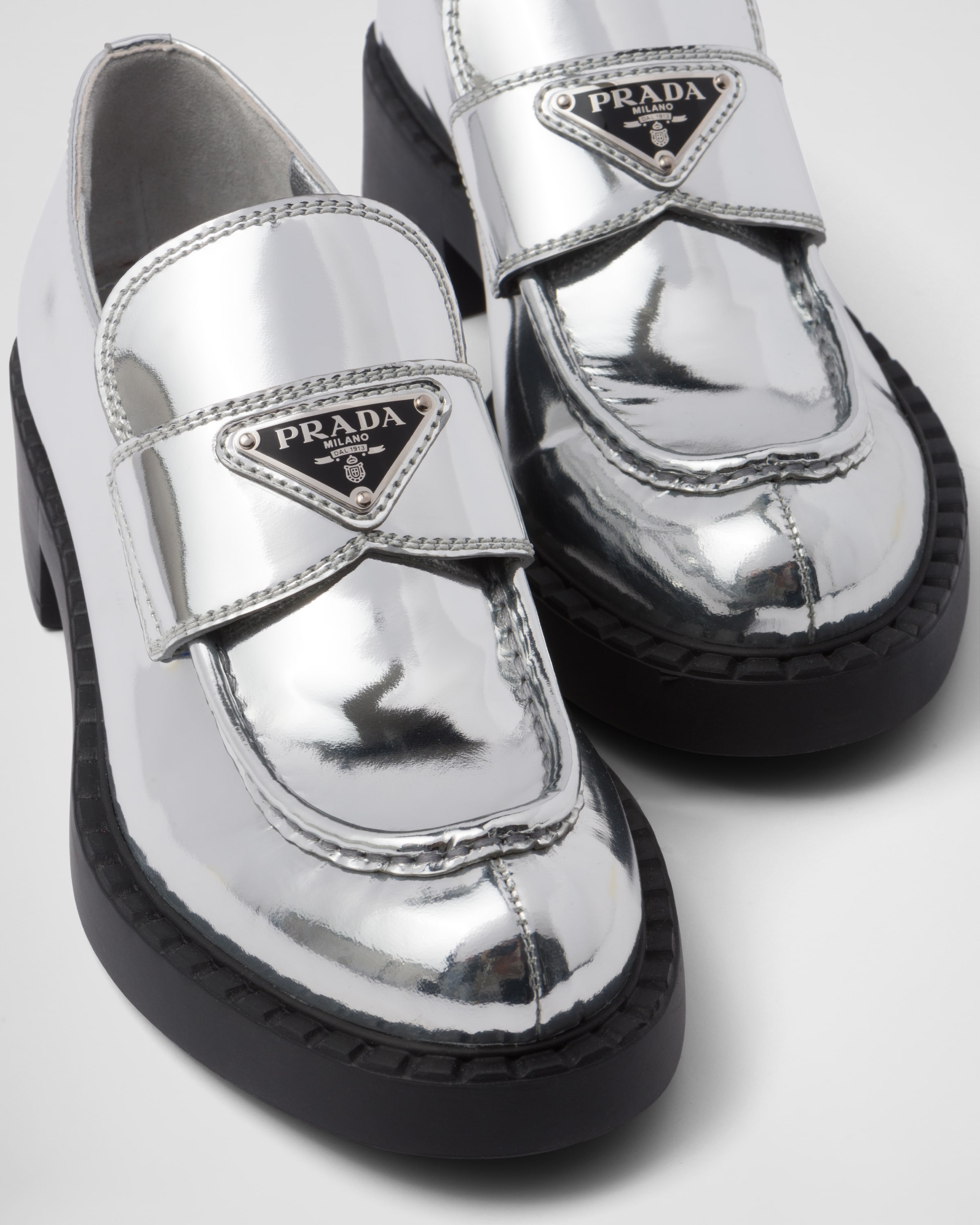 Metallic leather loafers - 7