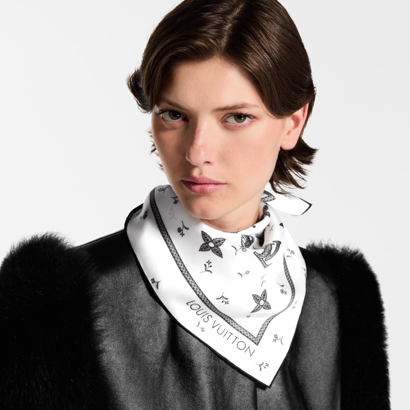 Monogram Romance Square 70 4