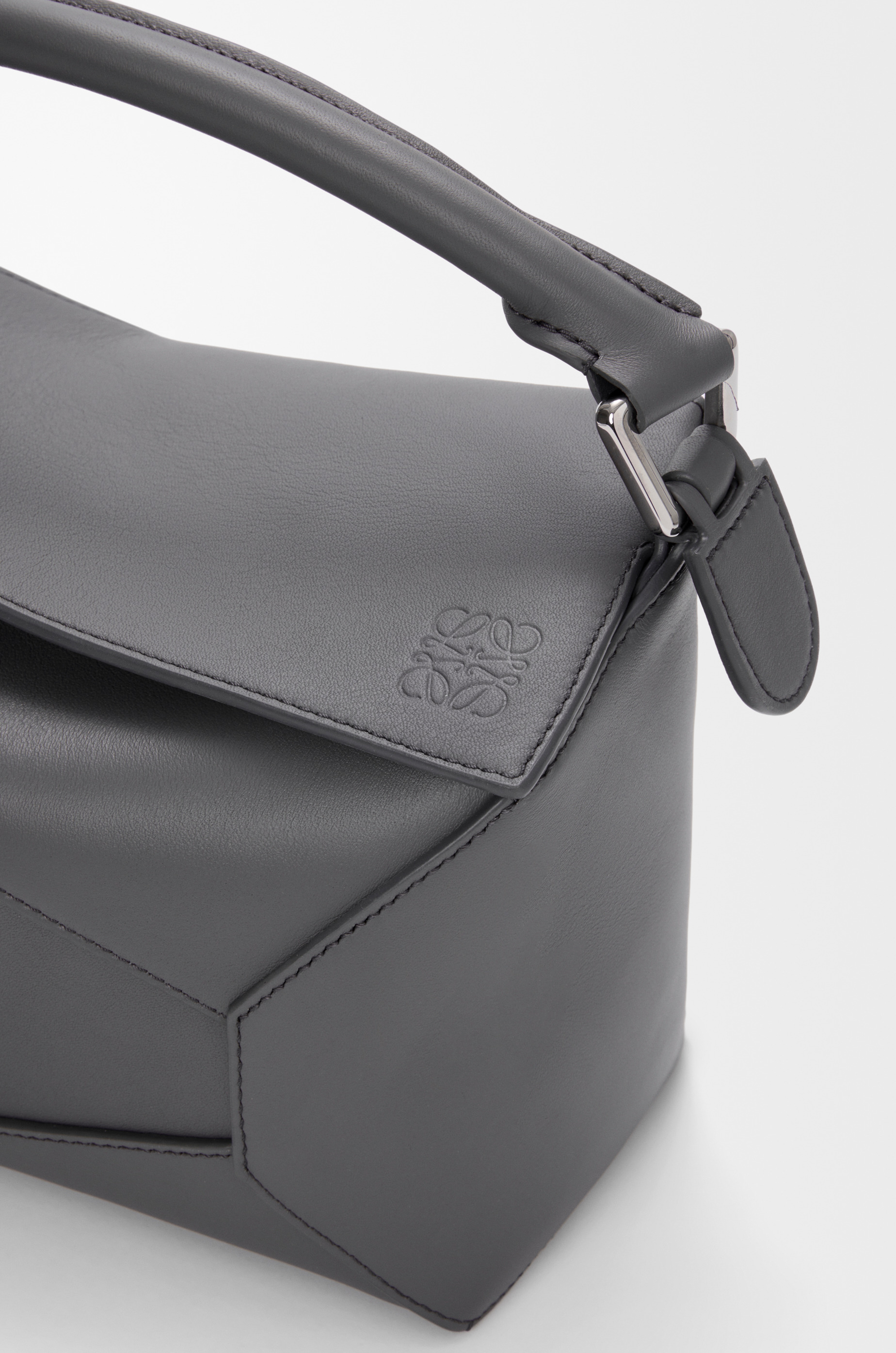 Small Puzzle Edge bag in classic calfskin - 8