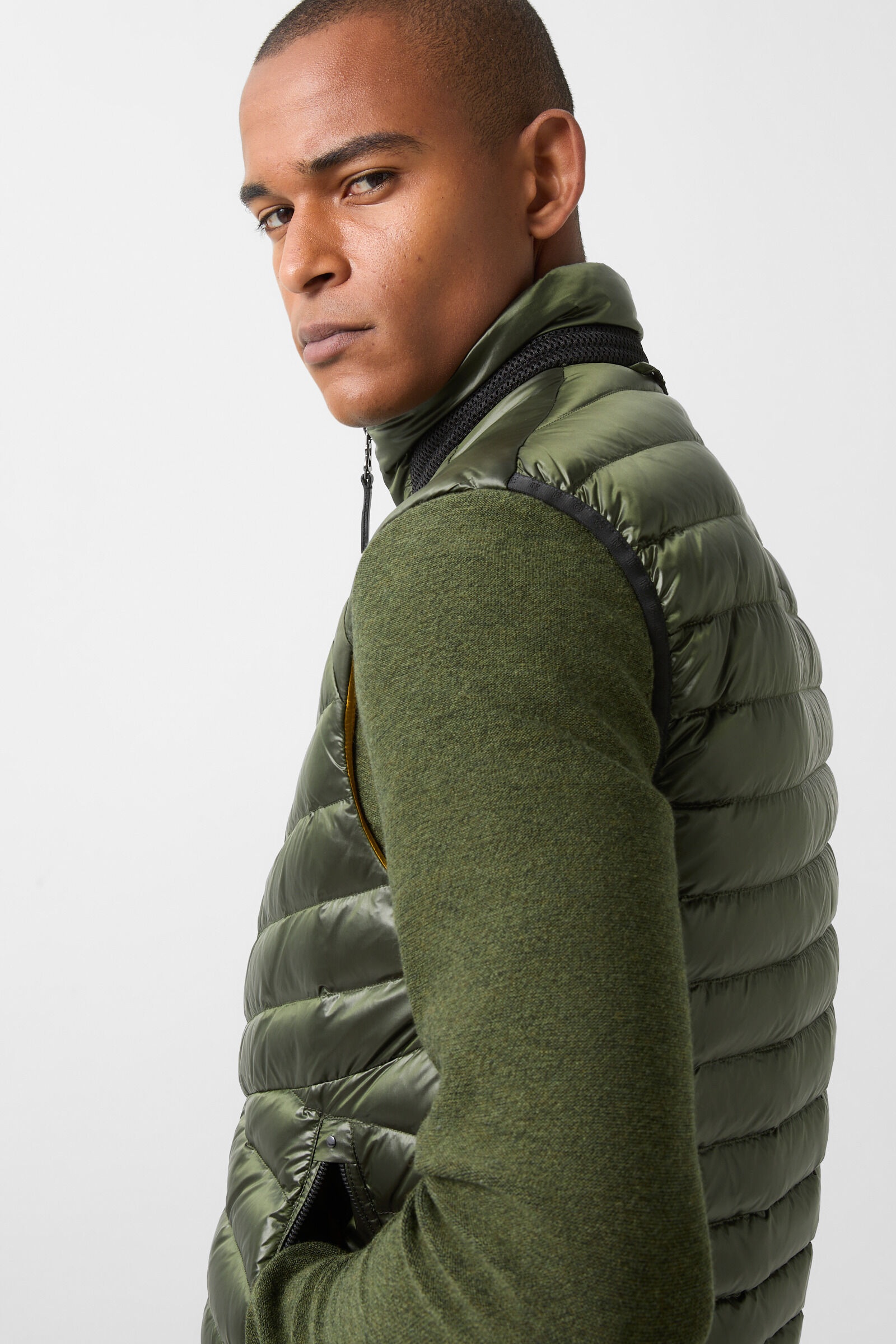 Lasse Lightweight down gilet in Olive green - 6