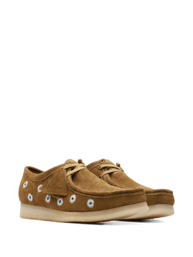 Clarks Originals daisy-embroidered derby shoes outlook