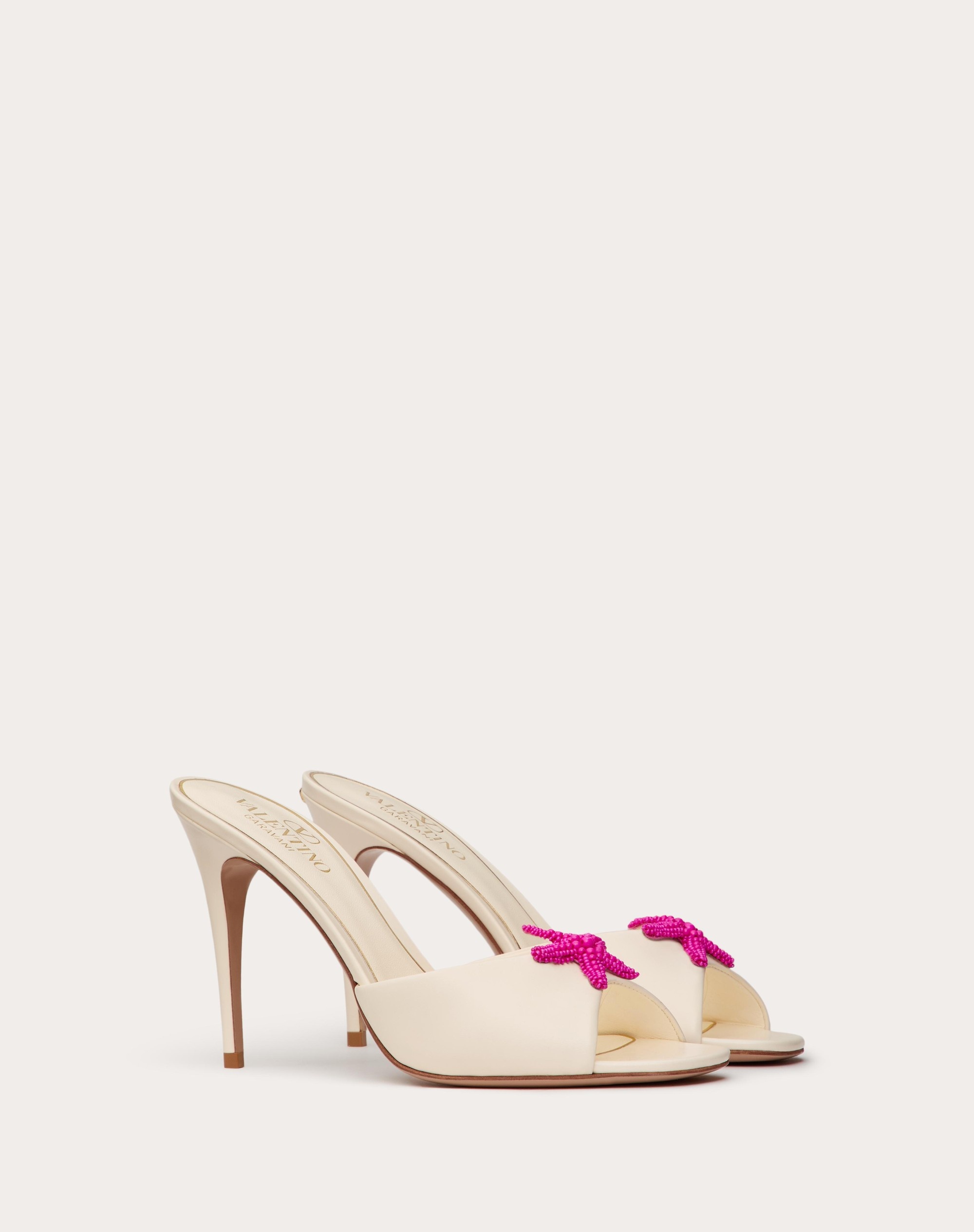 【関税&送料込】Valentino Garavani Escape Snadals Valentino Garavani Escape Slide Sandal in Canvas with