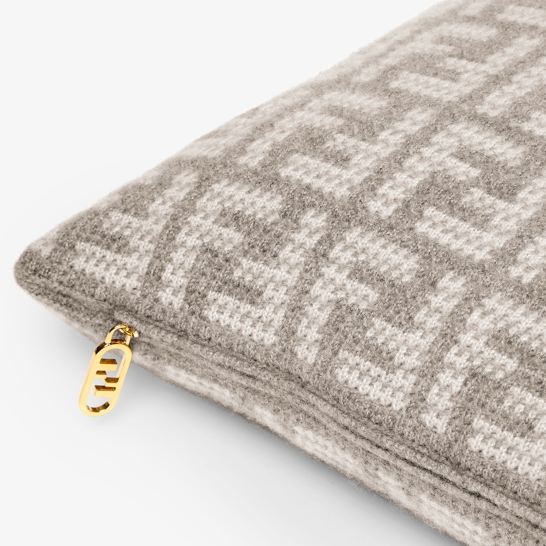 Two-tone soft cashmere square cushion with FF motif in natural tones of dove gray and white. Intent  - 3