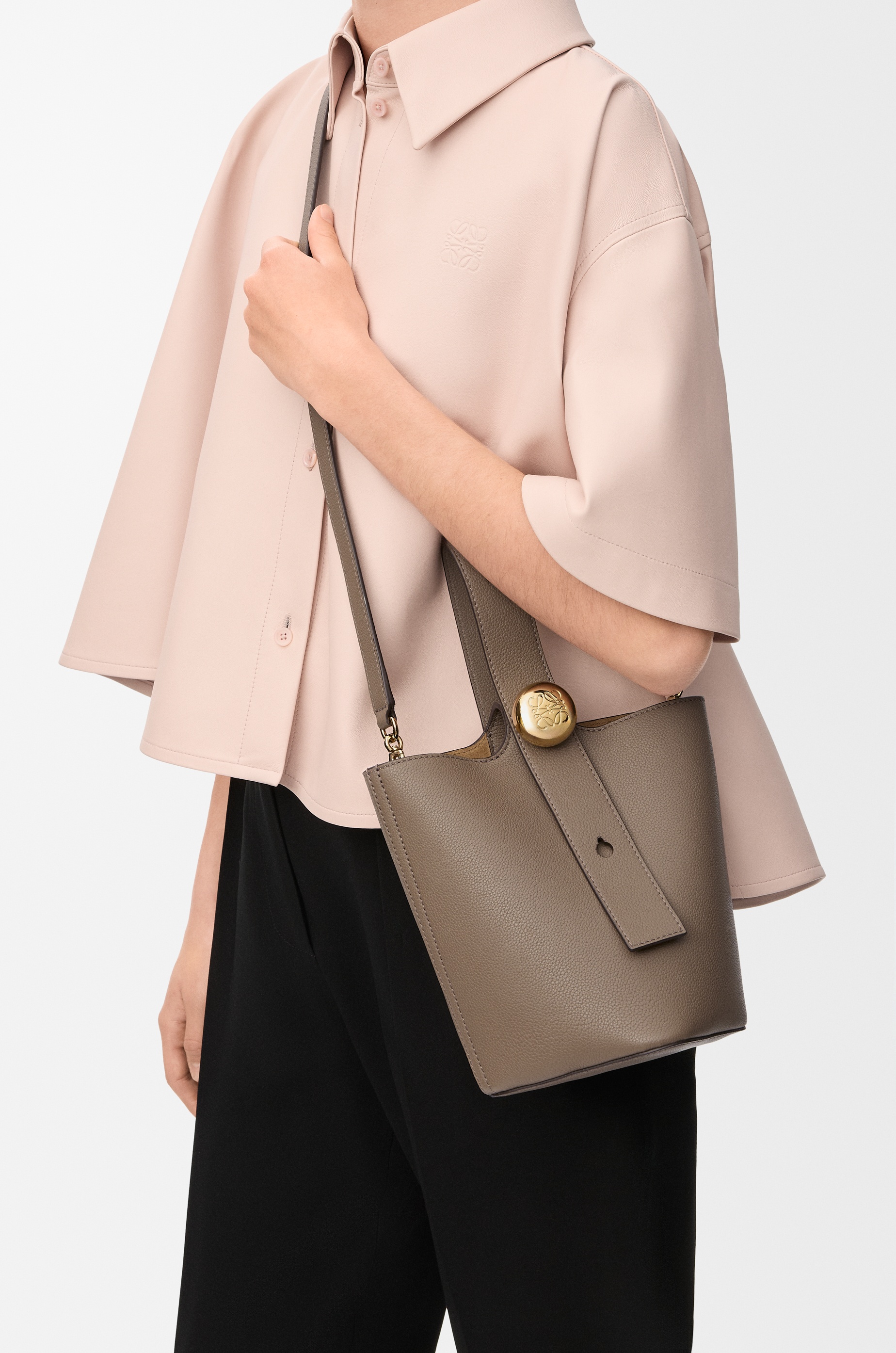 Mini Pebble bucket in soft grained calfskin - 2
