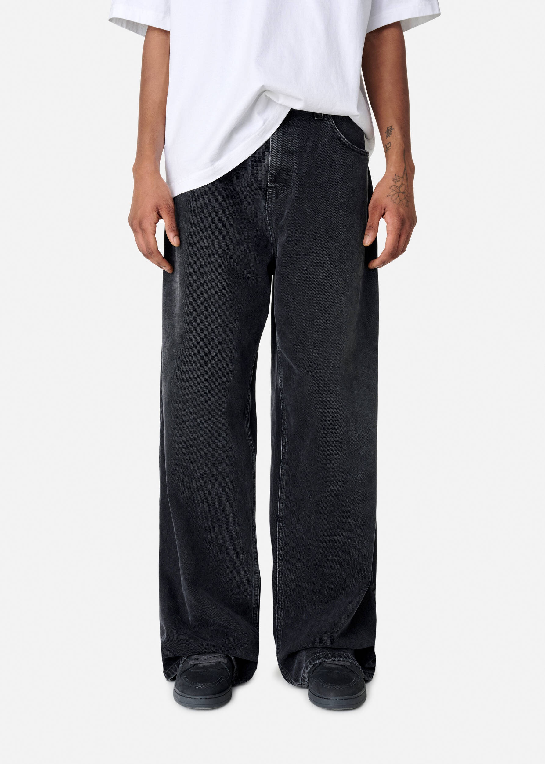 Embroidered Relaxed Jeans - 2