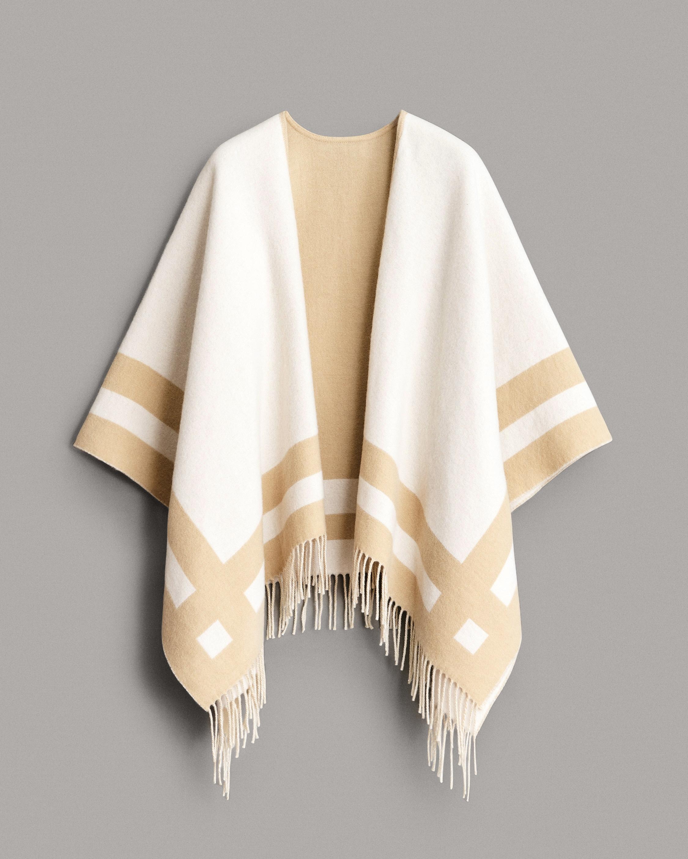 Highlands Wool Reversible Poncho
Midweight Poncho - 3