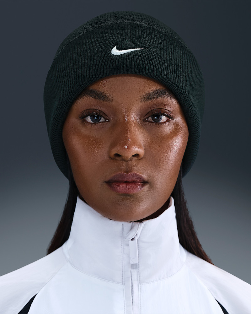 Nike Peak Swoosh Beanie 1