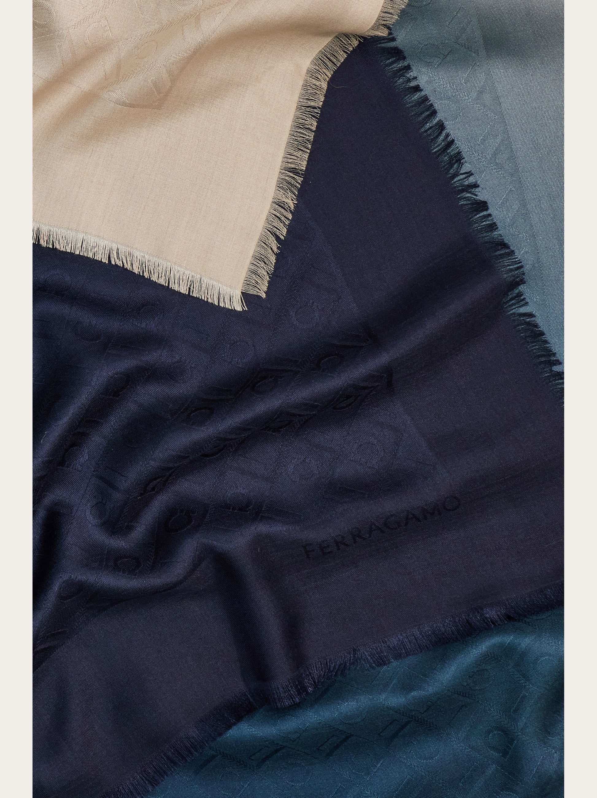 Ferragamo Monogram shawl - 2