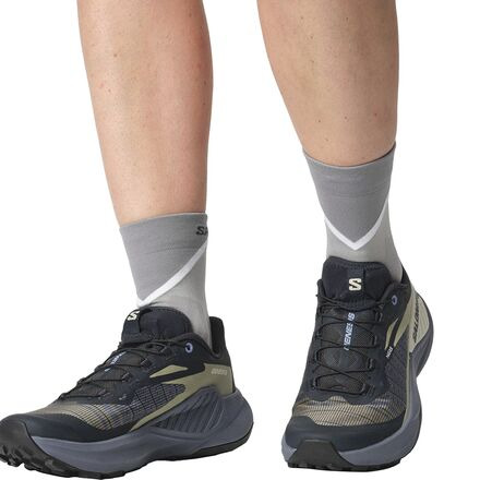Genesis Shoe - Women's - 6