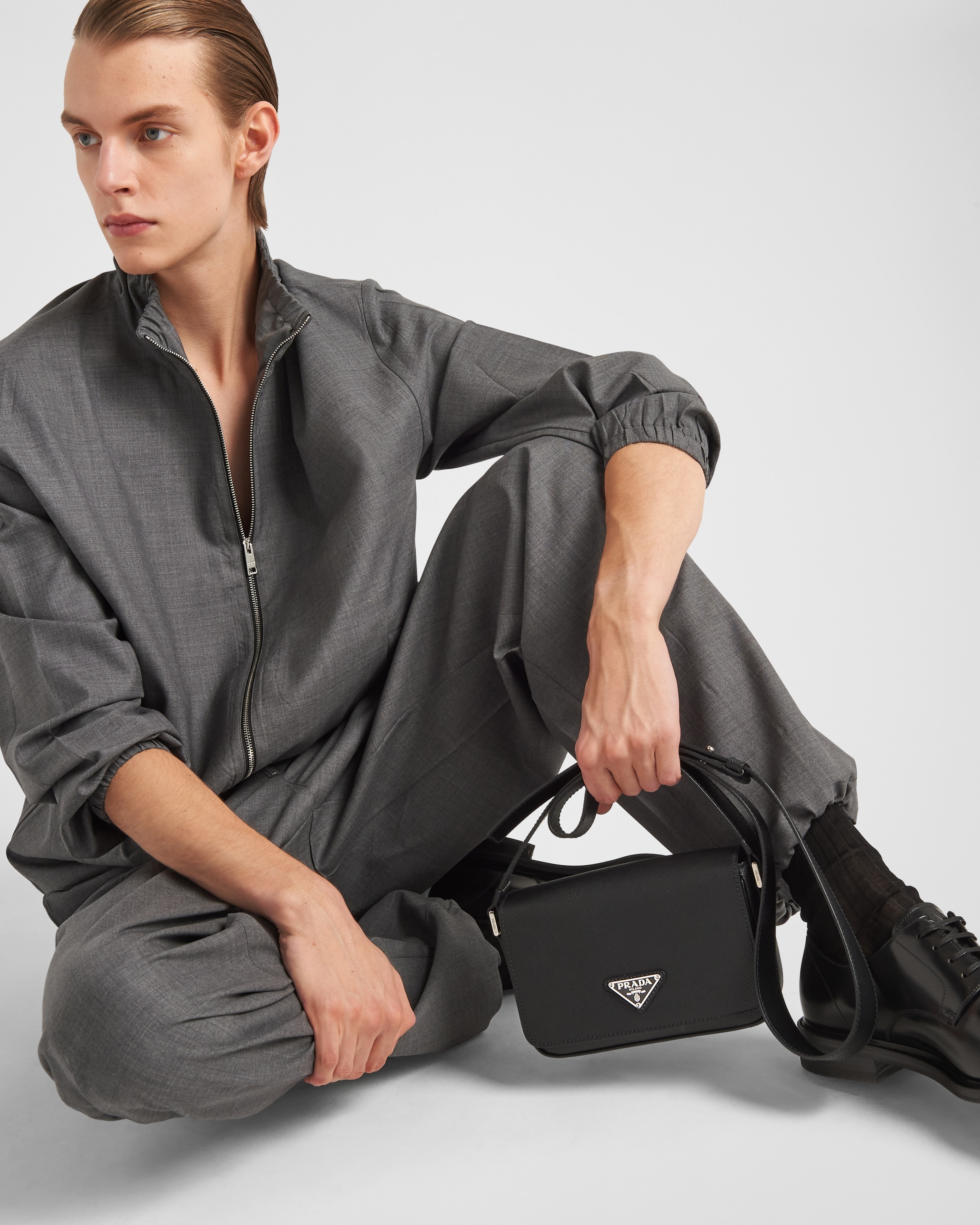 Saffiano leather shoulder bag - 9