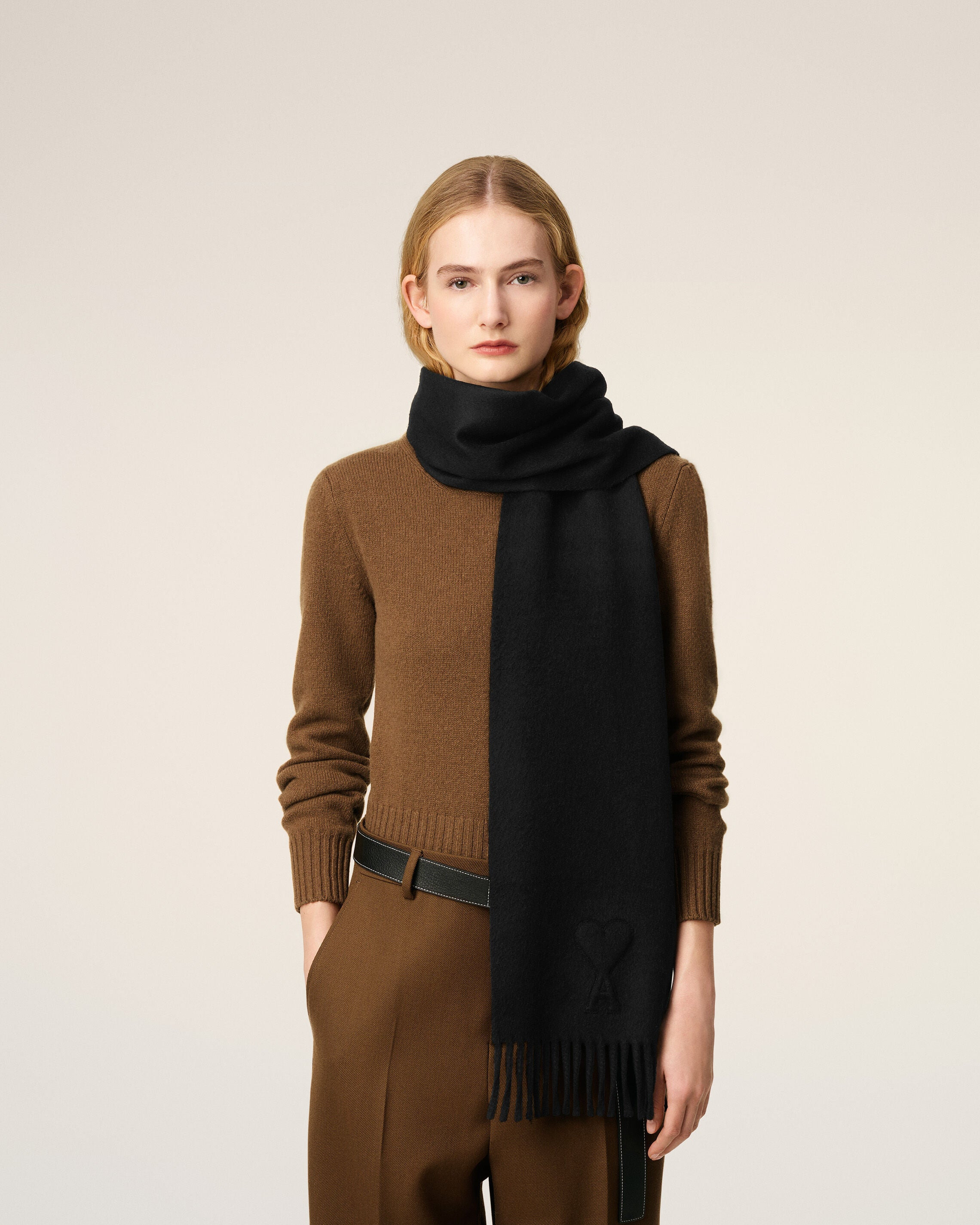BLACK WOOL EMBOSSED AMI DE COEUR SCARF - 2