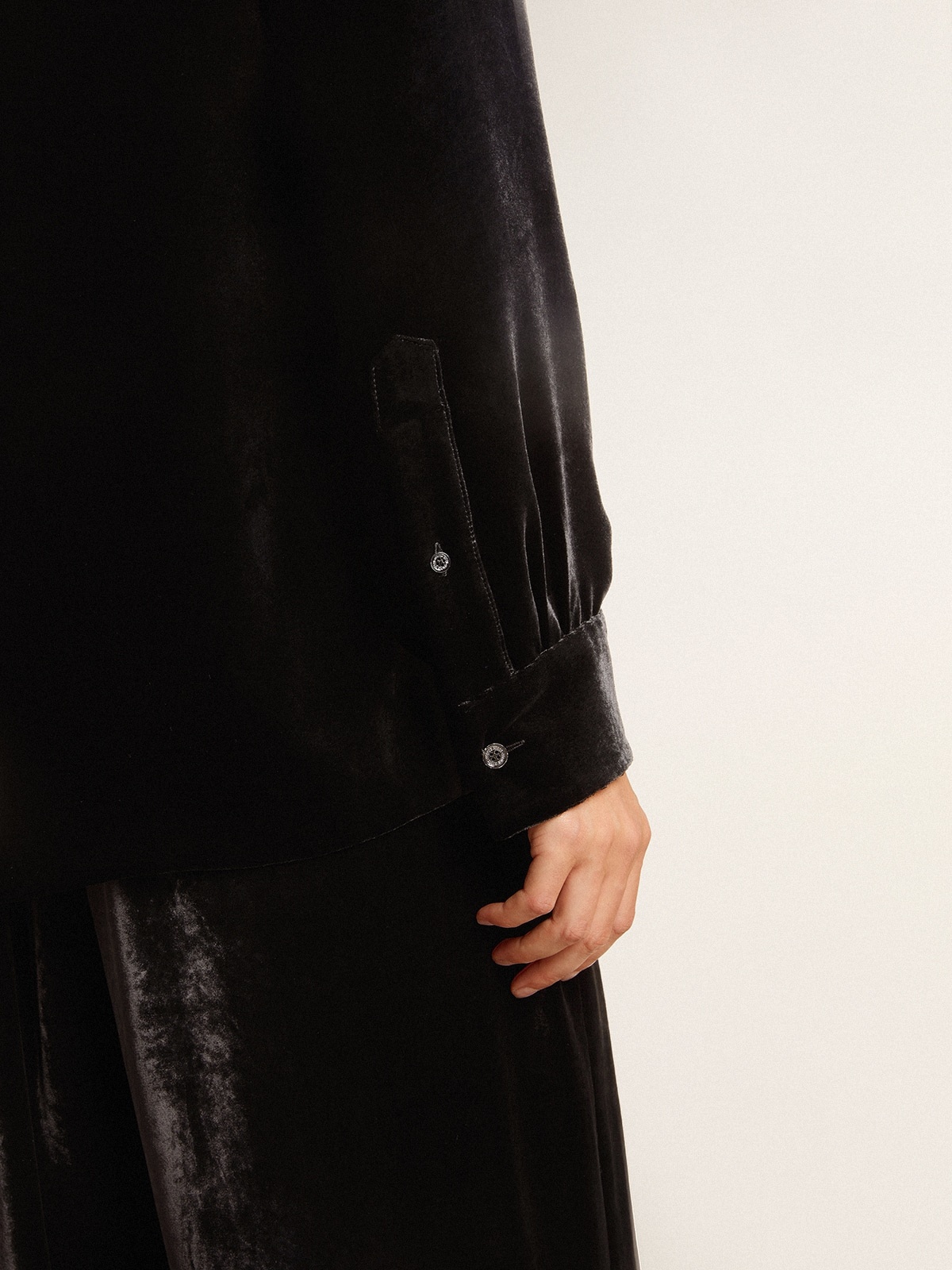 Velvet-effect black shirt with embroidery - 3