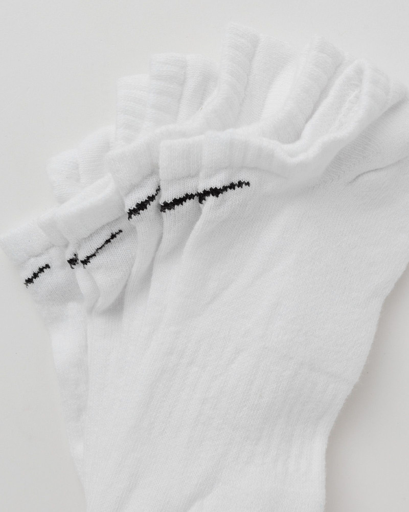 Nike Everyday Cushion No-Show Socks outlook