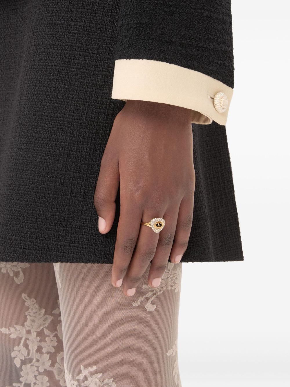 Coeur Royal crystal-embellished heart ring - 2