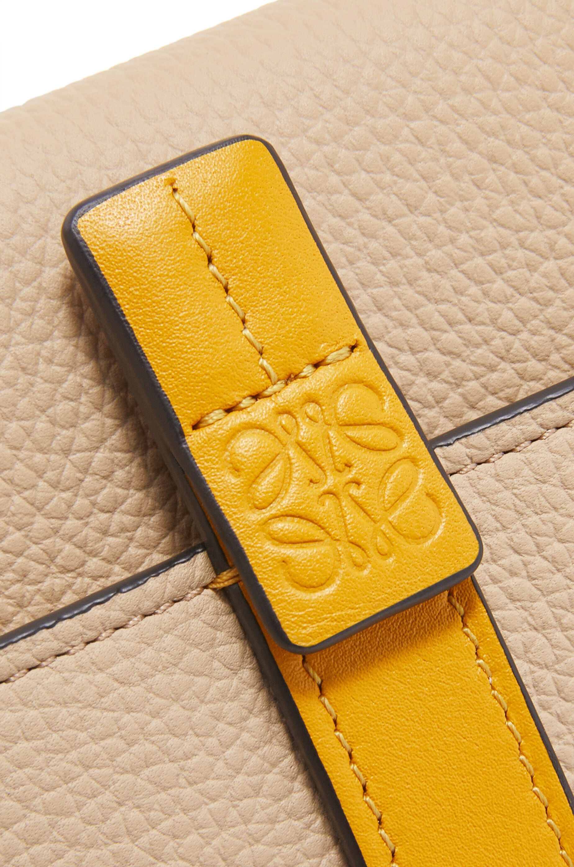Small vertical wallet in soft grained calfskin - 5