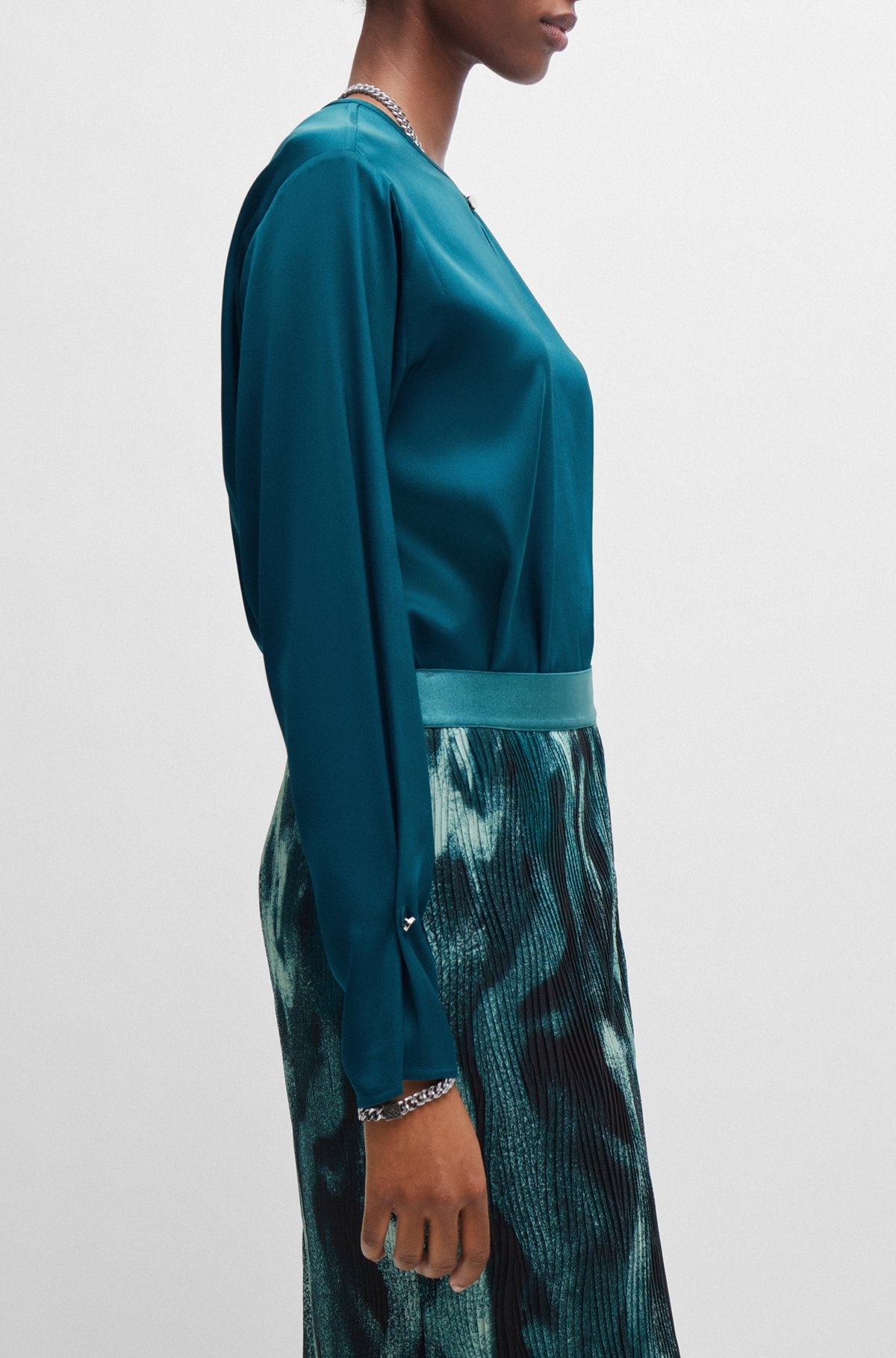 RELAXED-FIT BLOUSE IN STRETCH SILK WITH KEYHOLE CLOSURE - 4