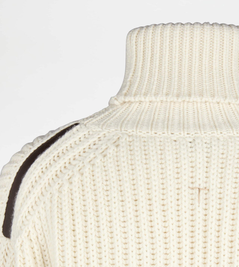 TURTLENECK IN CASHMERE - WHITE 8