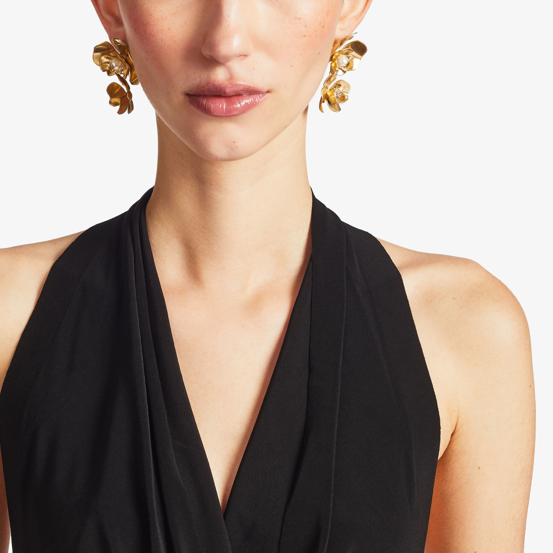 Petal Double Earring
Gold-Finish Earrings with Crystal and Pearl Embellishment - 2