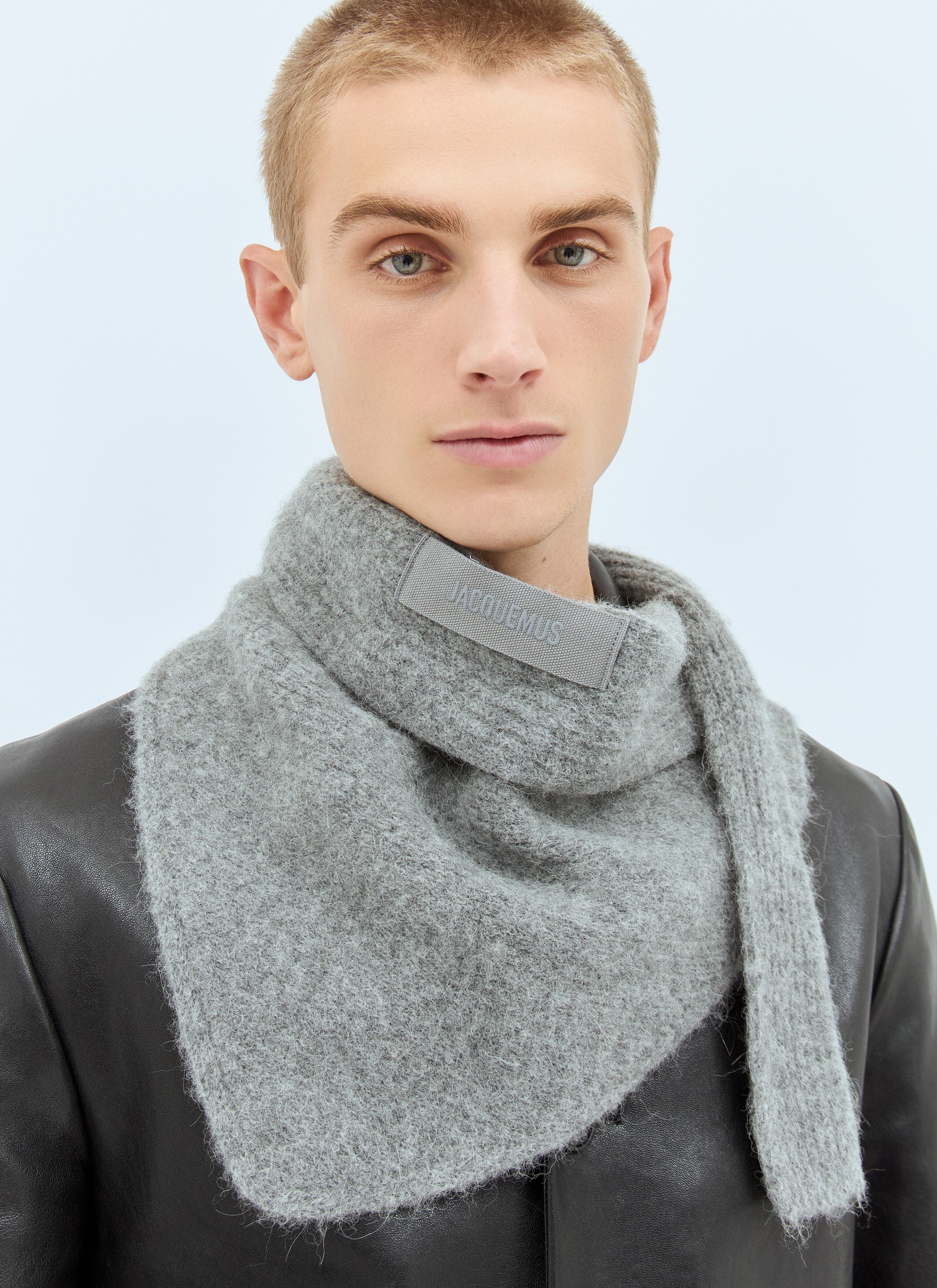 JACQUEMUS（ジャクムス） Le Chale Gros Grain Jacquemus Women's' Le Chale Gros Grain Scarf in White | LN-CC®