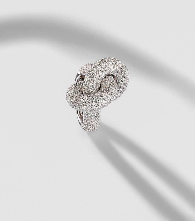 Legacy Knot Big 18kt white gold ring with diamonds 5