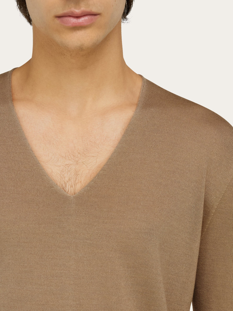 Seamless knitted jumper 4