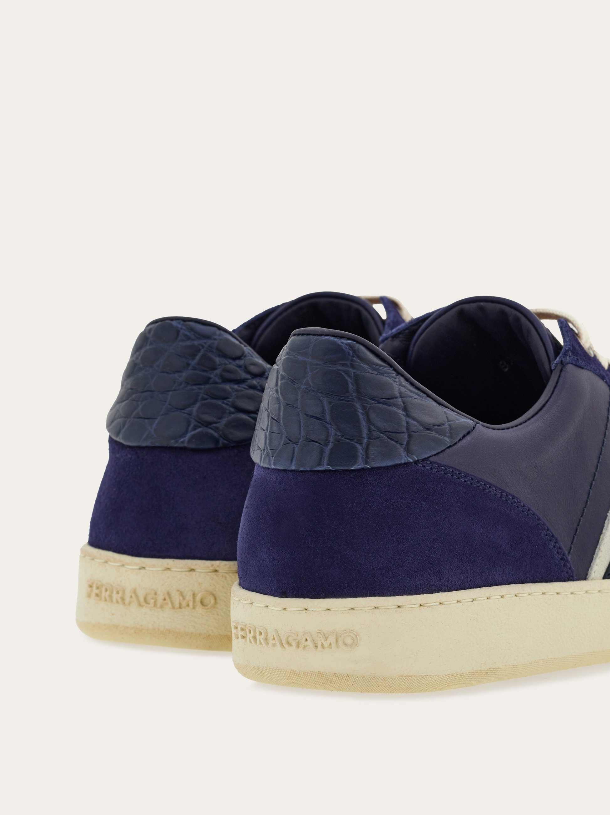 Low top sneaker - 3