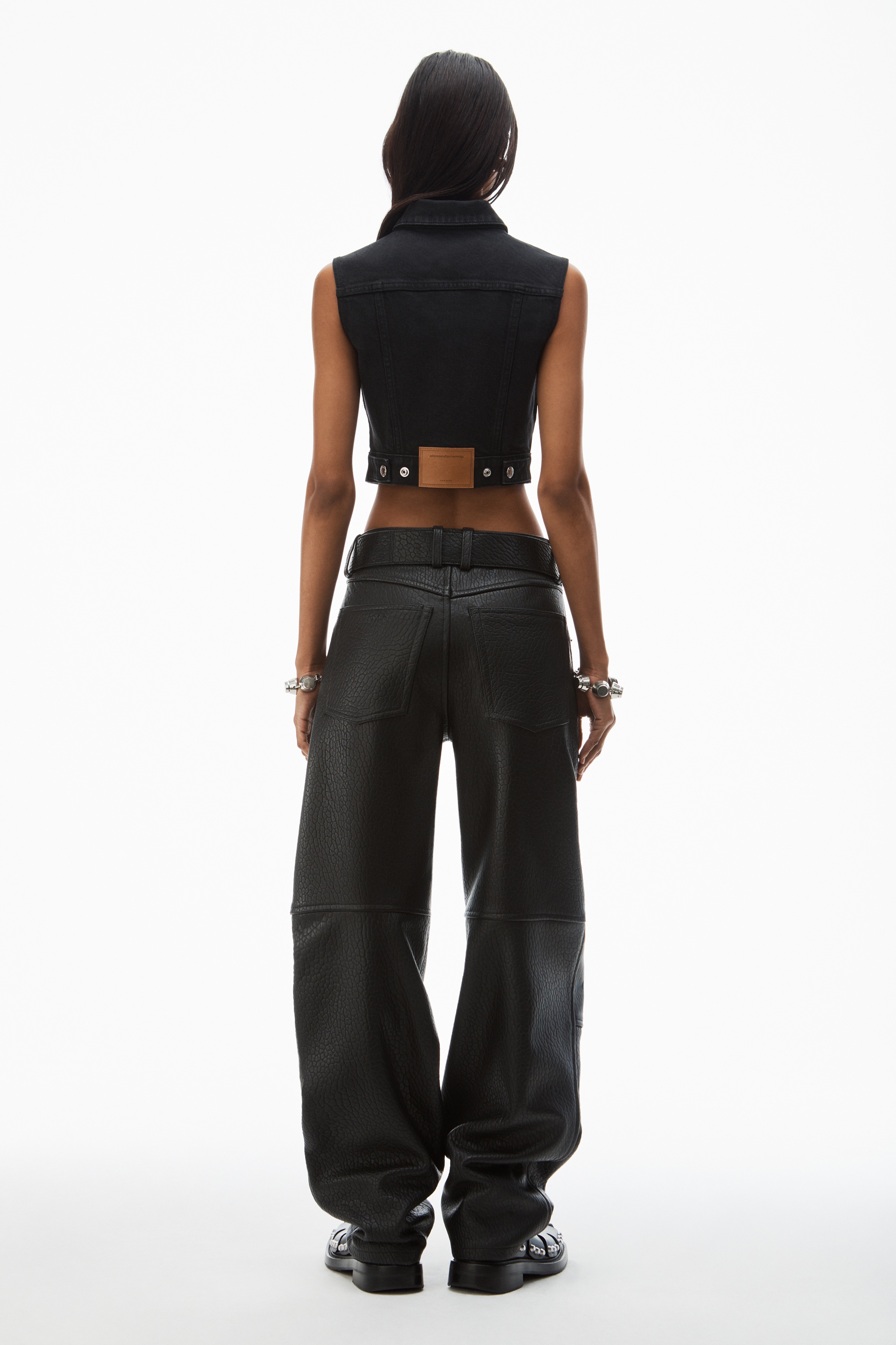 cropped trucker vest in comfort-stretch denim - 5