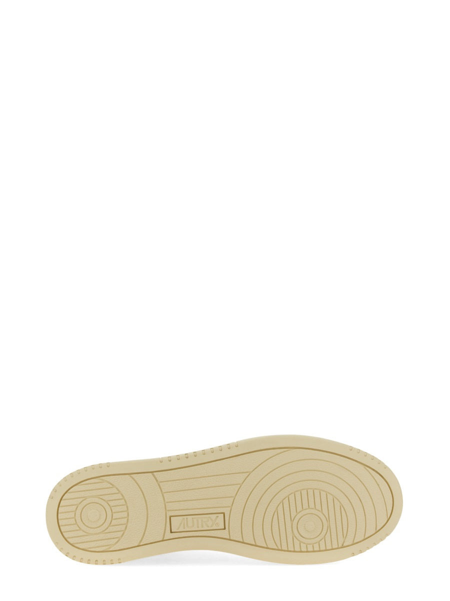 Medalist Low Sneaker - 10