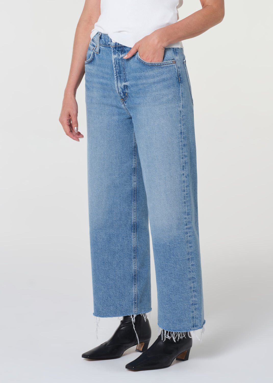 REN JEAN PETITE 25" IN FORUM - 4