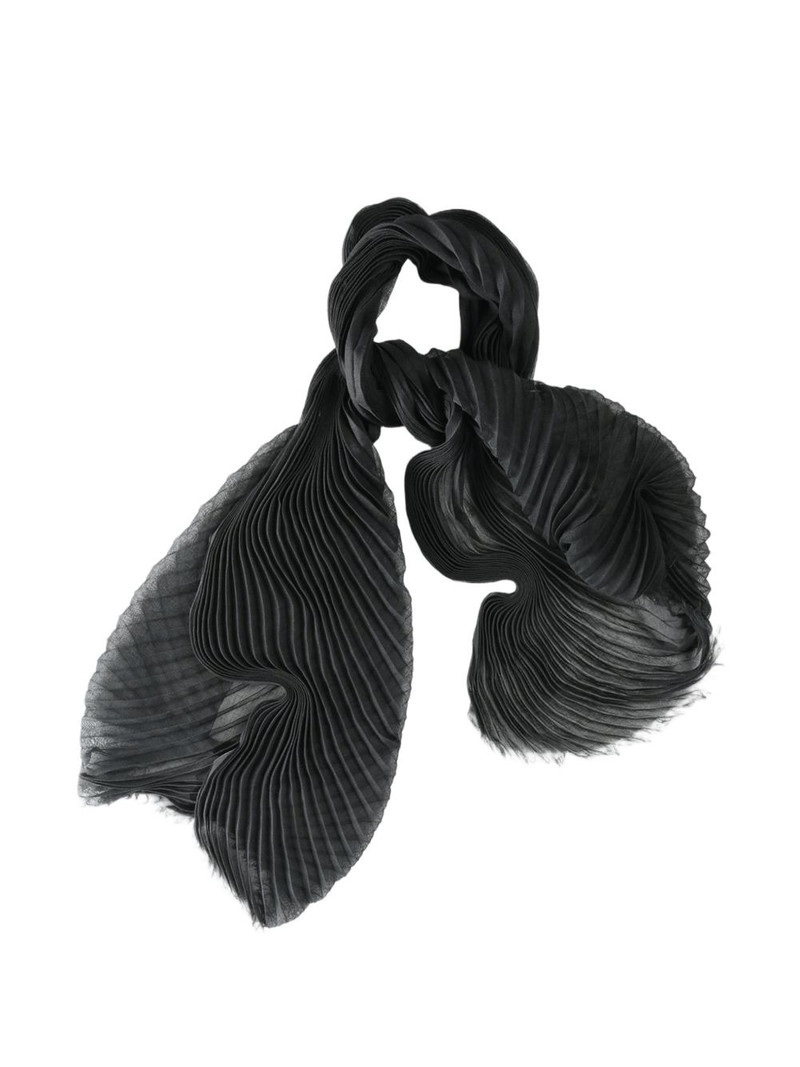 ISSEY MIYAKE pleated scarf outlook