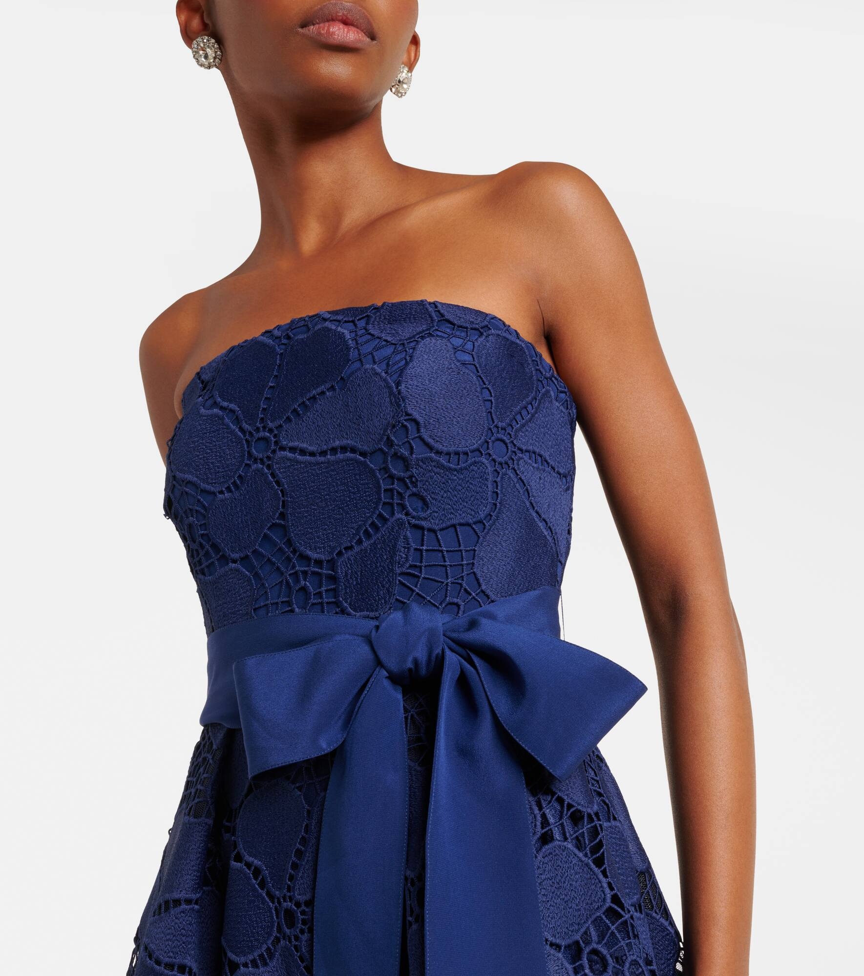 Lace bustier gown - 4