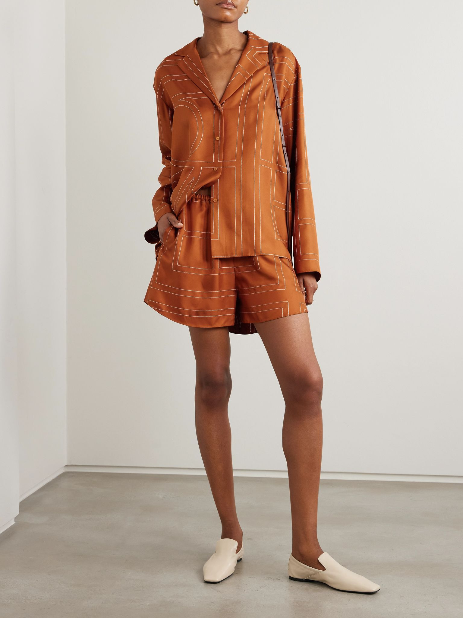 Embroidered silk-twill shorts Orange - 2