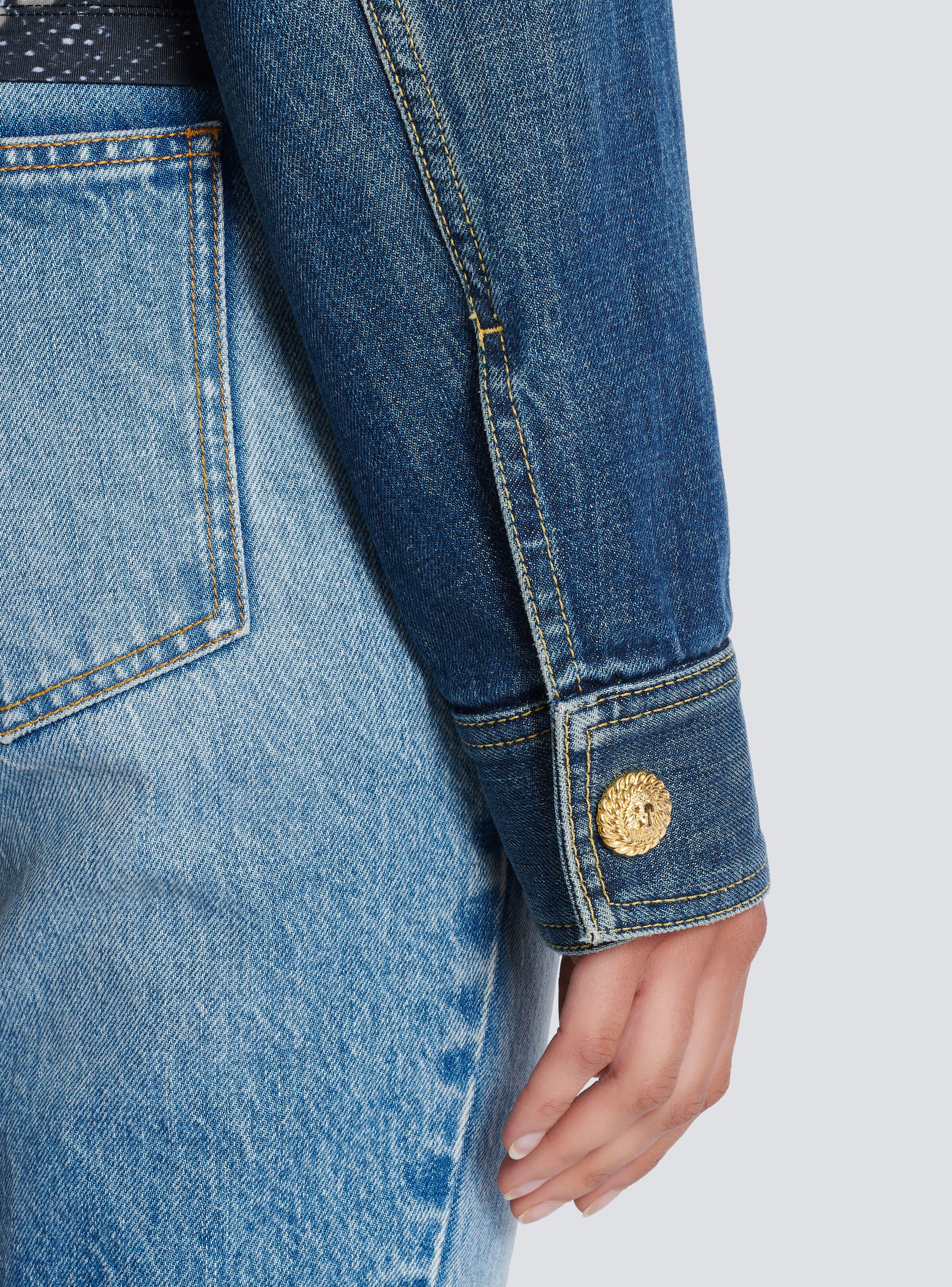 Cropped faded denim jacket - 8