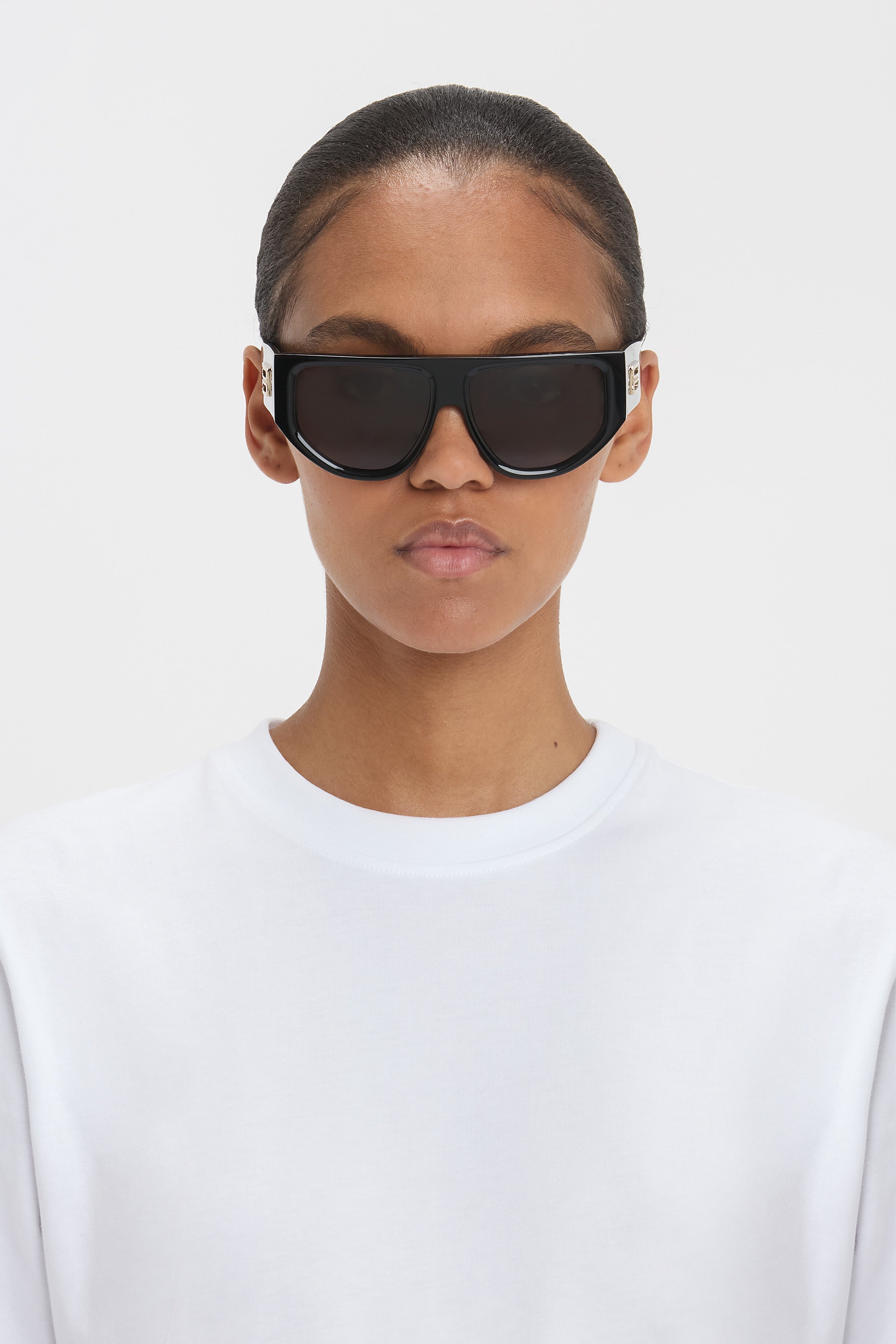 B Frame Logo Sunglasses In Black - 2