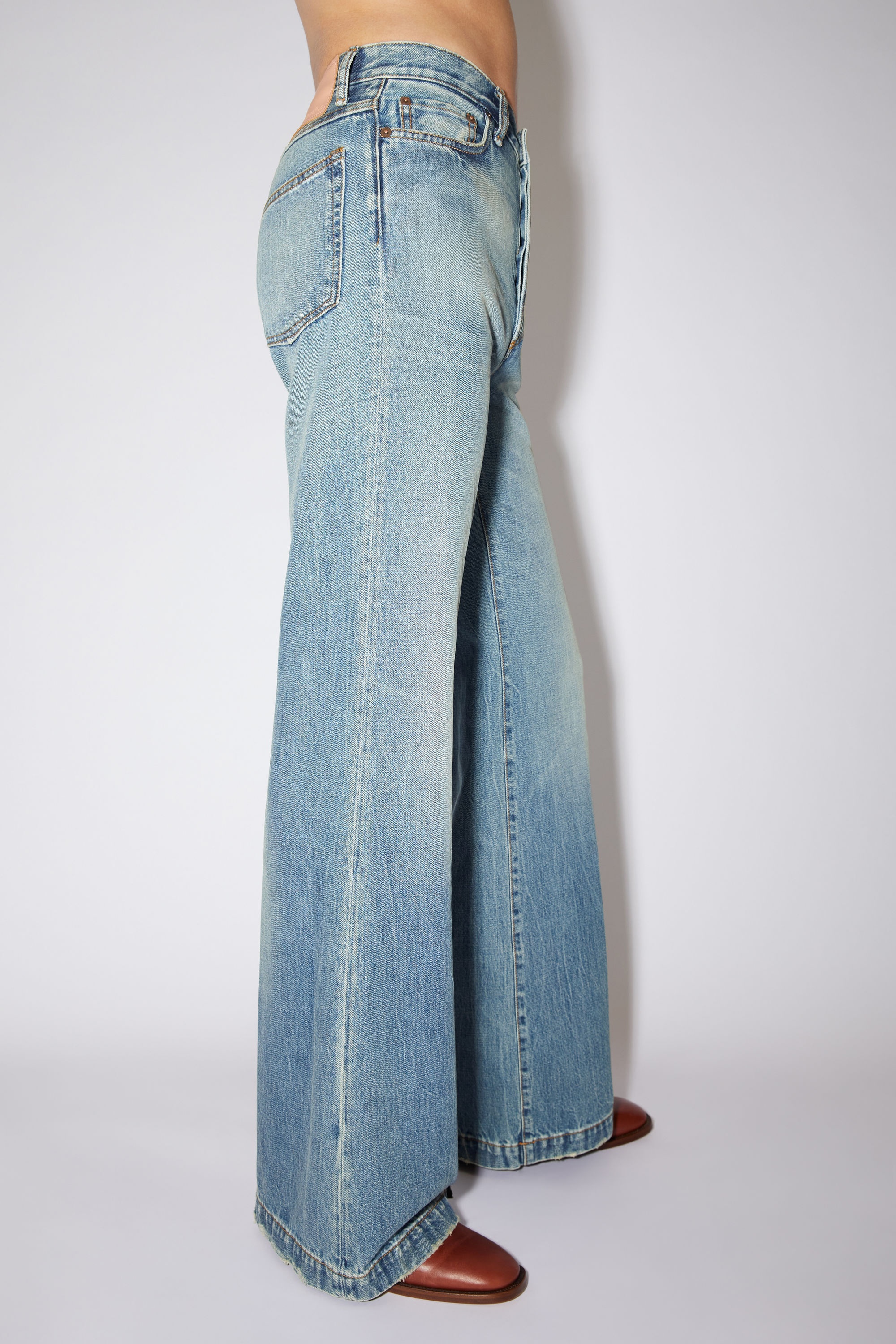 Bootcut fit jeans - Mid Blue - 4