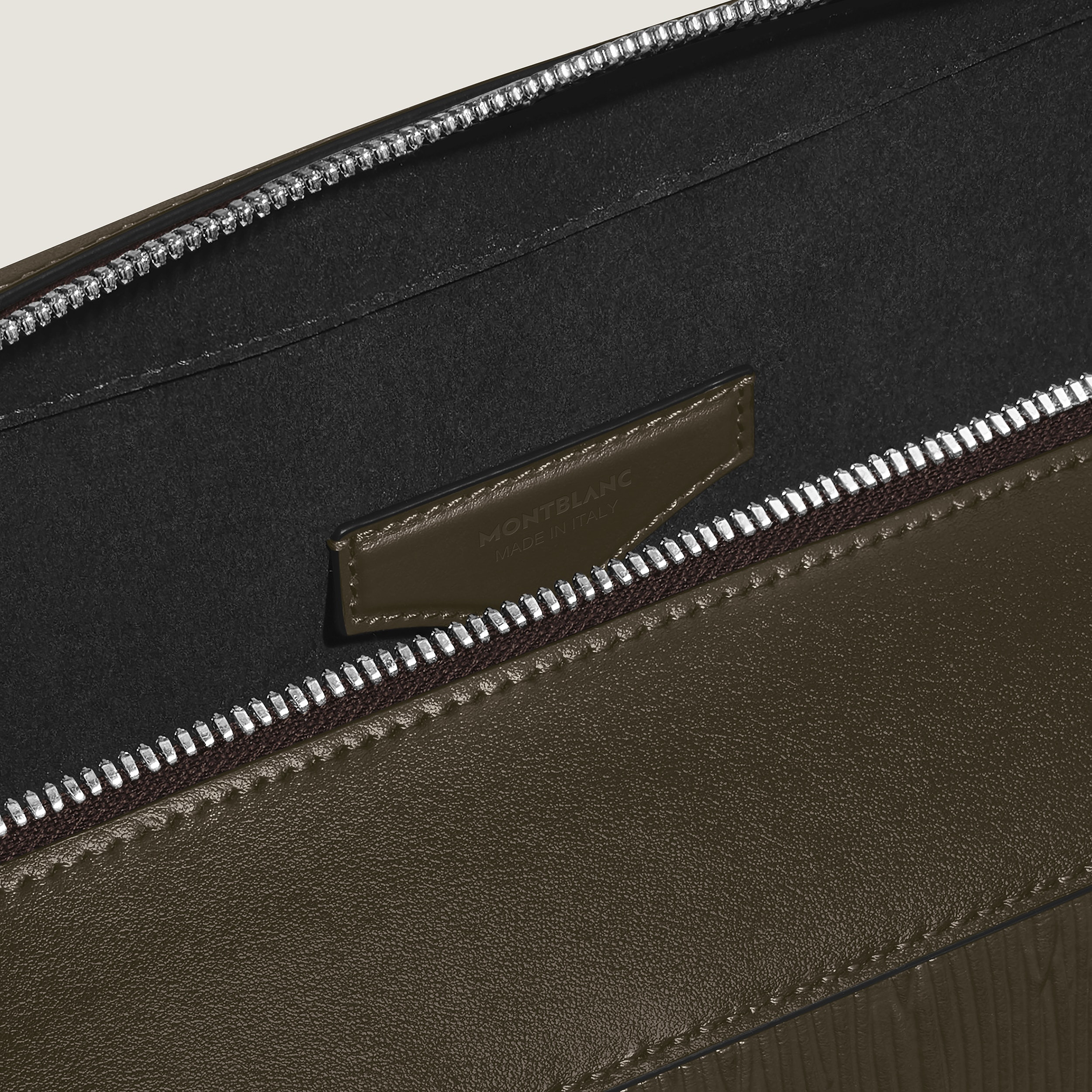 Writing traveler briefcase with sfumato effect - 7