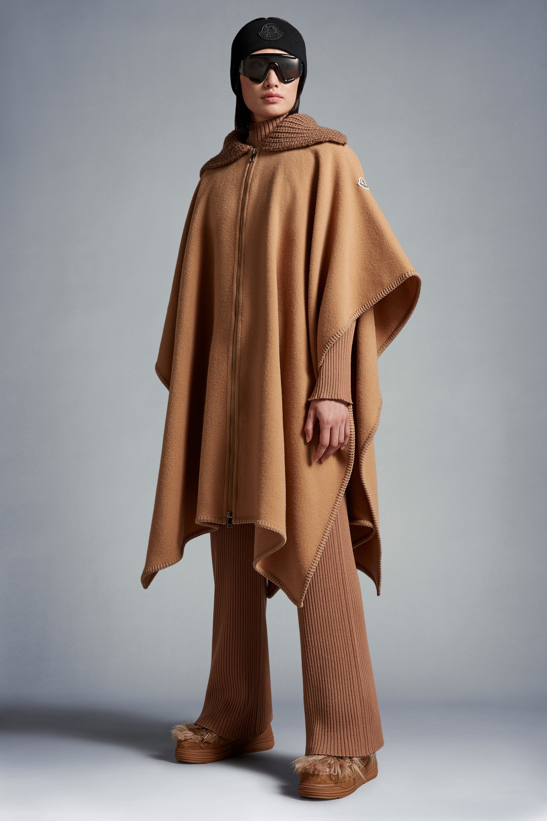 ポンチョ・ケープ Moncler Hooded Wool Cape MONCLER | Quilted Hooded Zip Up Cape | Women | Lane Crawford