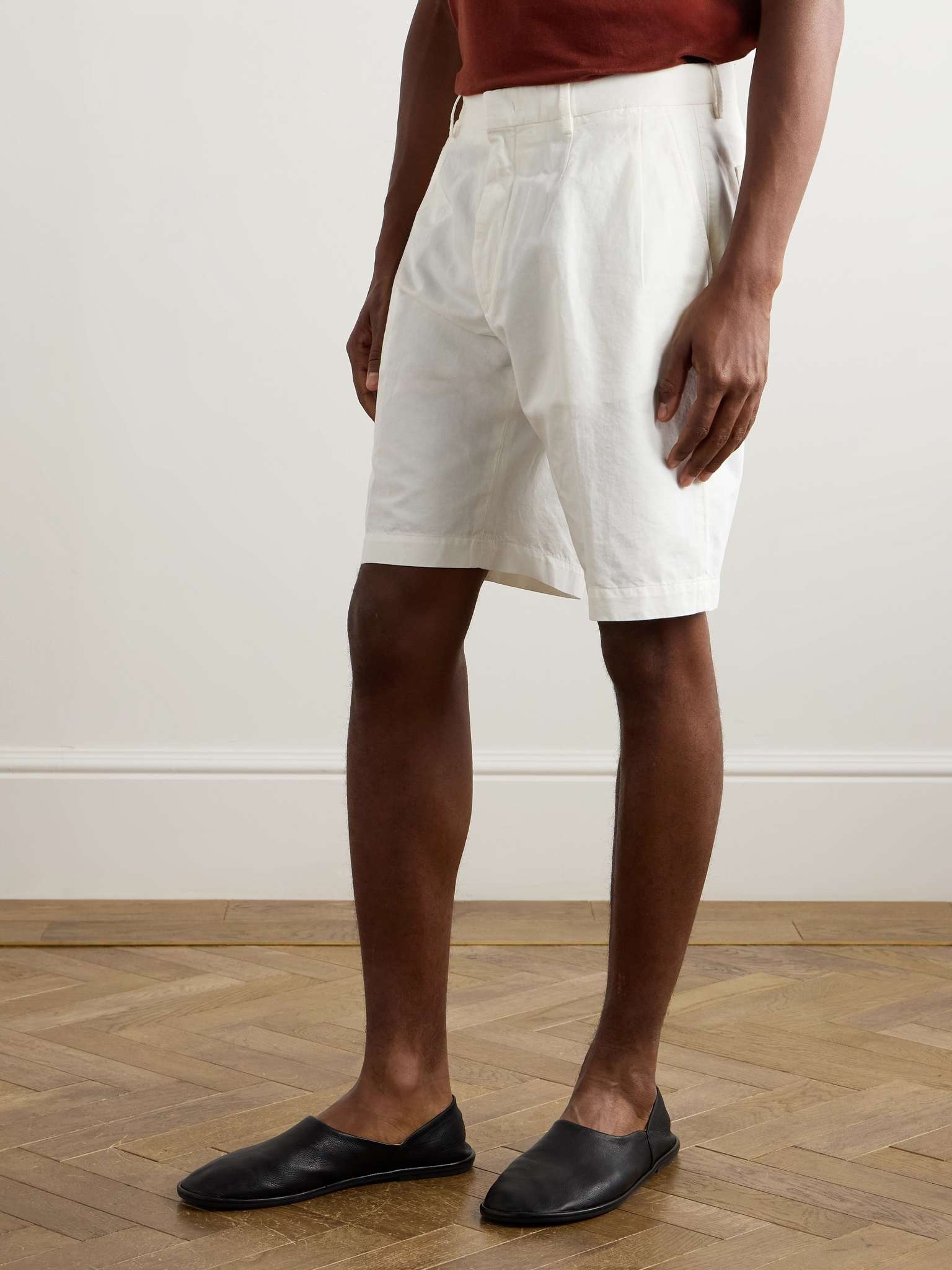 Straight-Leg Pleated Cotton and Linen-Blend Twill Shorts - 3