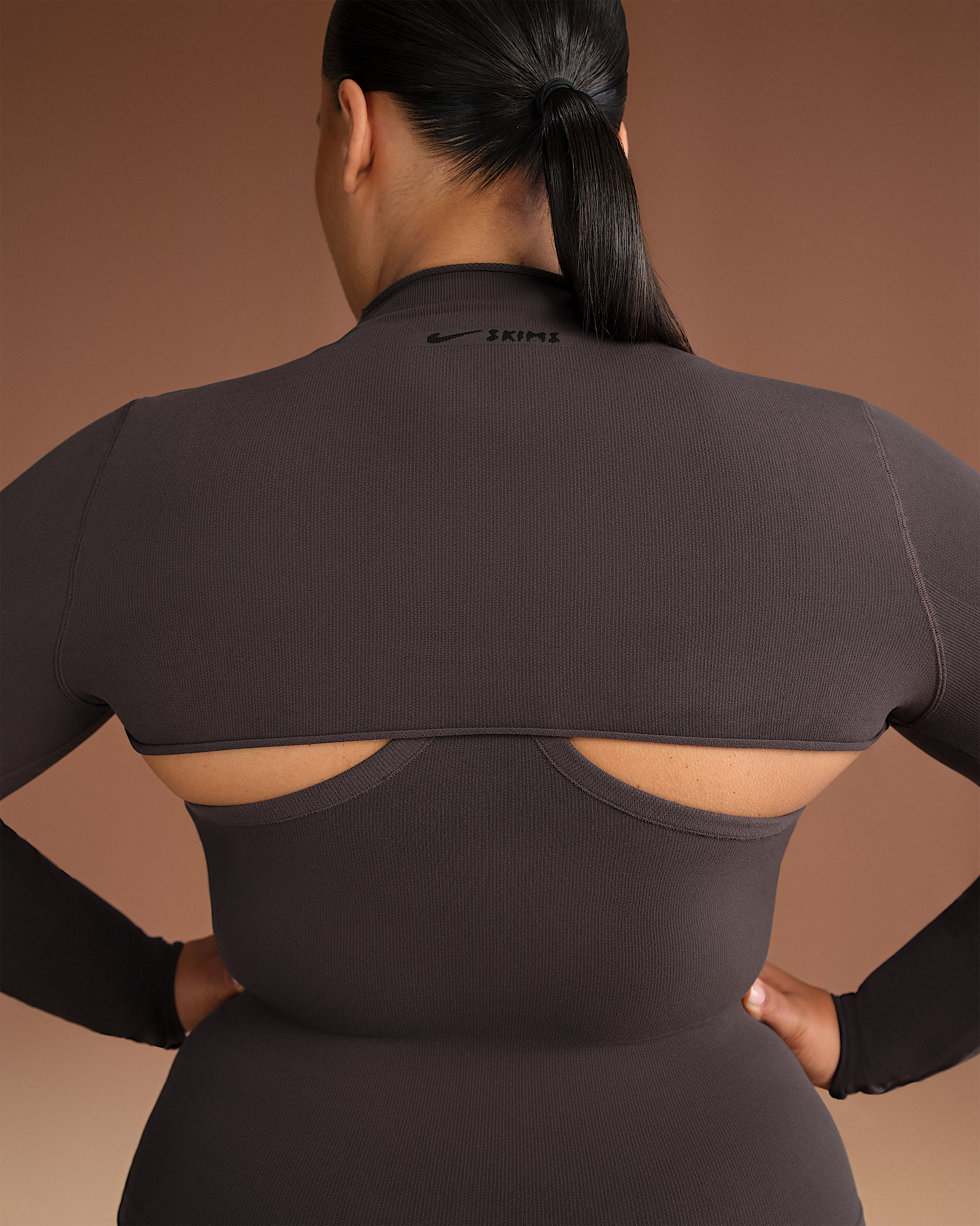 NikeSKIMS Vintage Seamless Women's Long-Sleeve Shrug - 8