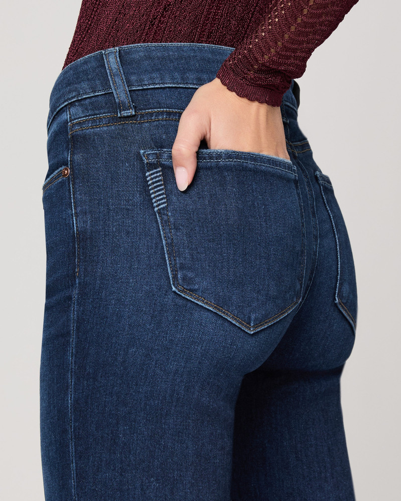 Manhattan Bootcut Jean 5
