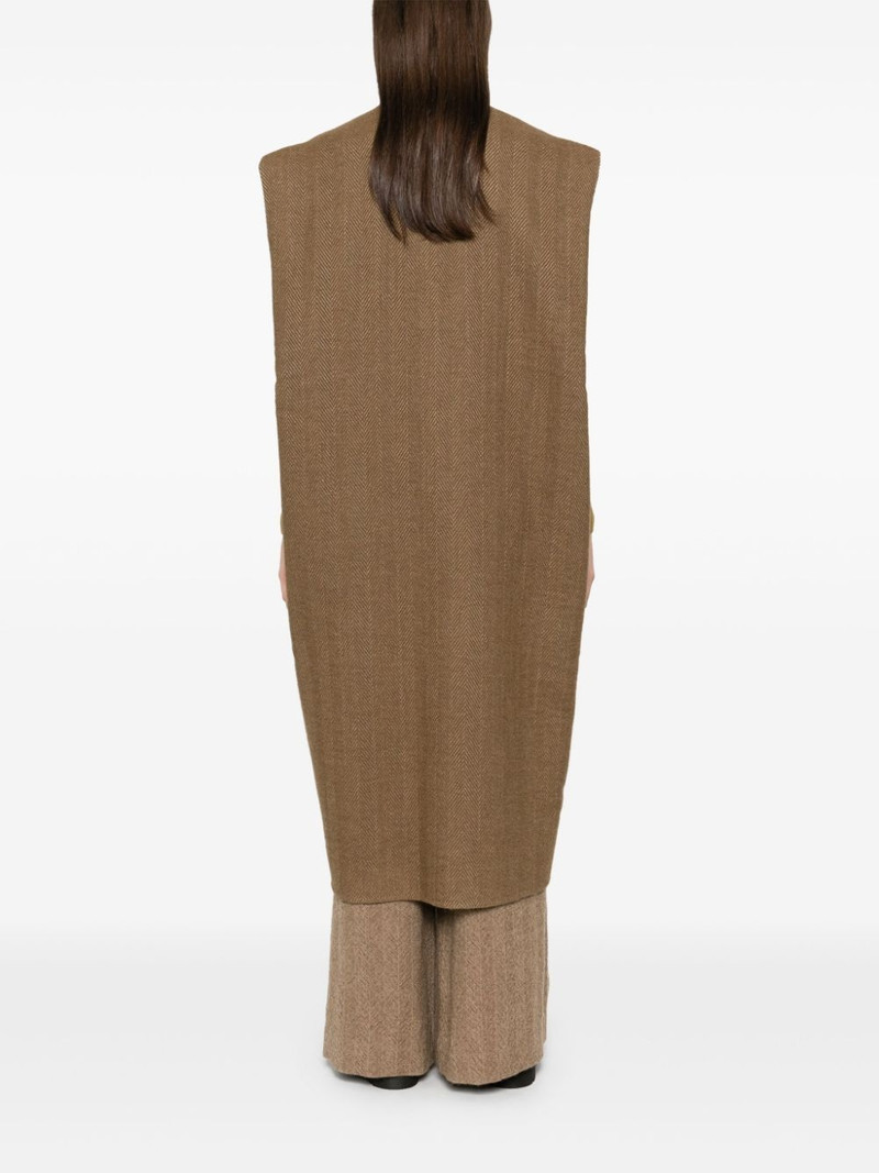 Cinnamon coat 4