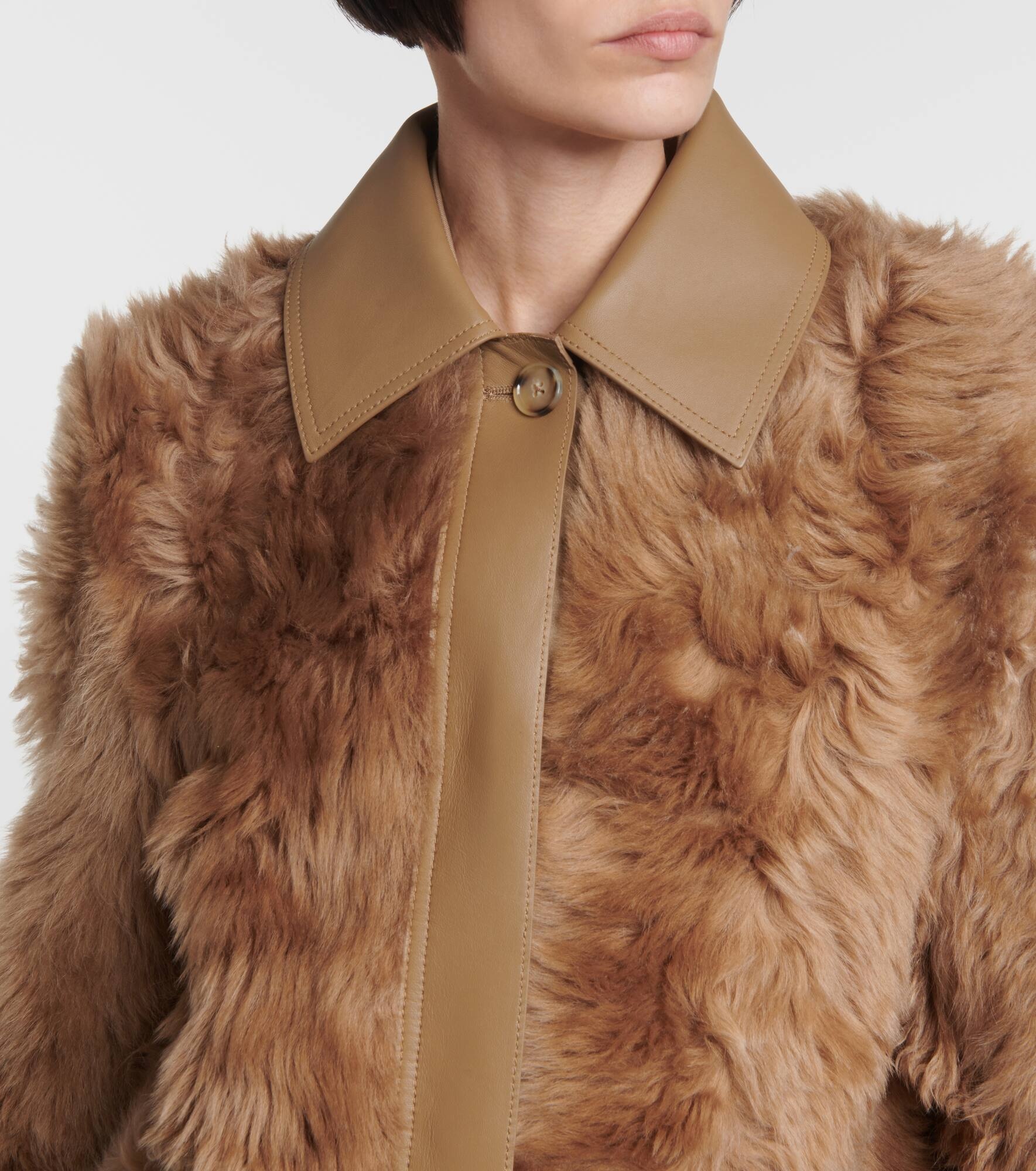 Leather-trimmed shearling coat - 4