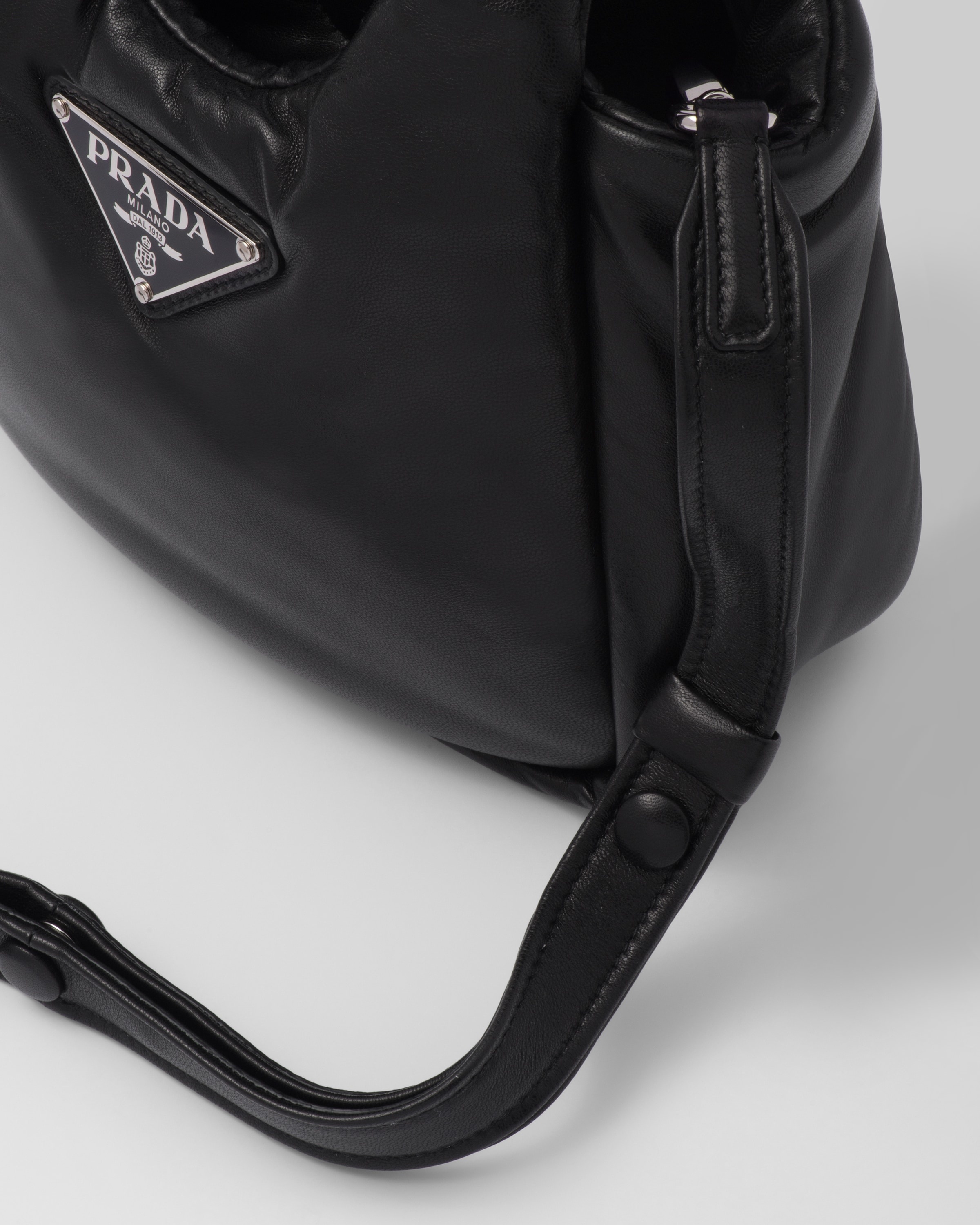 ☆送料・関税込☆PRADA★soft nappa leather small padded★ PRADA＊Small padded Soft nappa-leatherミニハンドバッグ＊送込