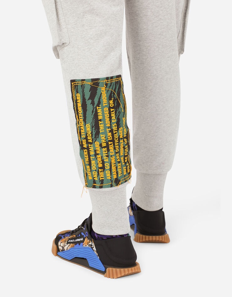 Cargo jogging pants with tiger-print patch - 6